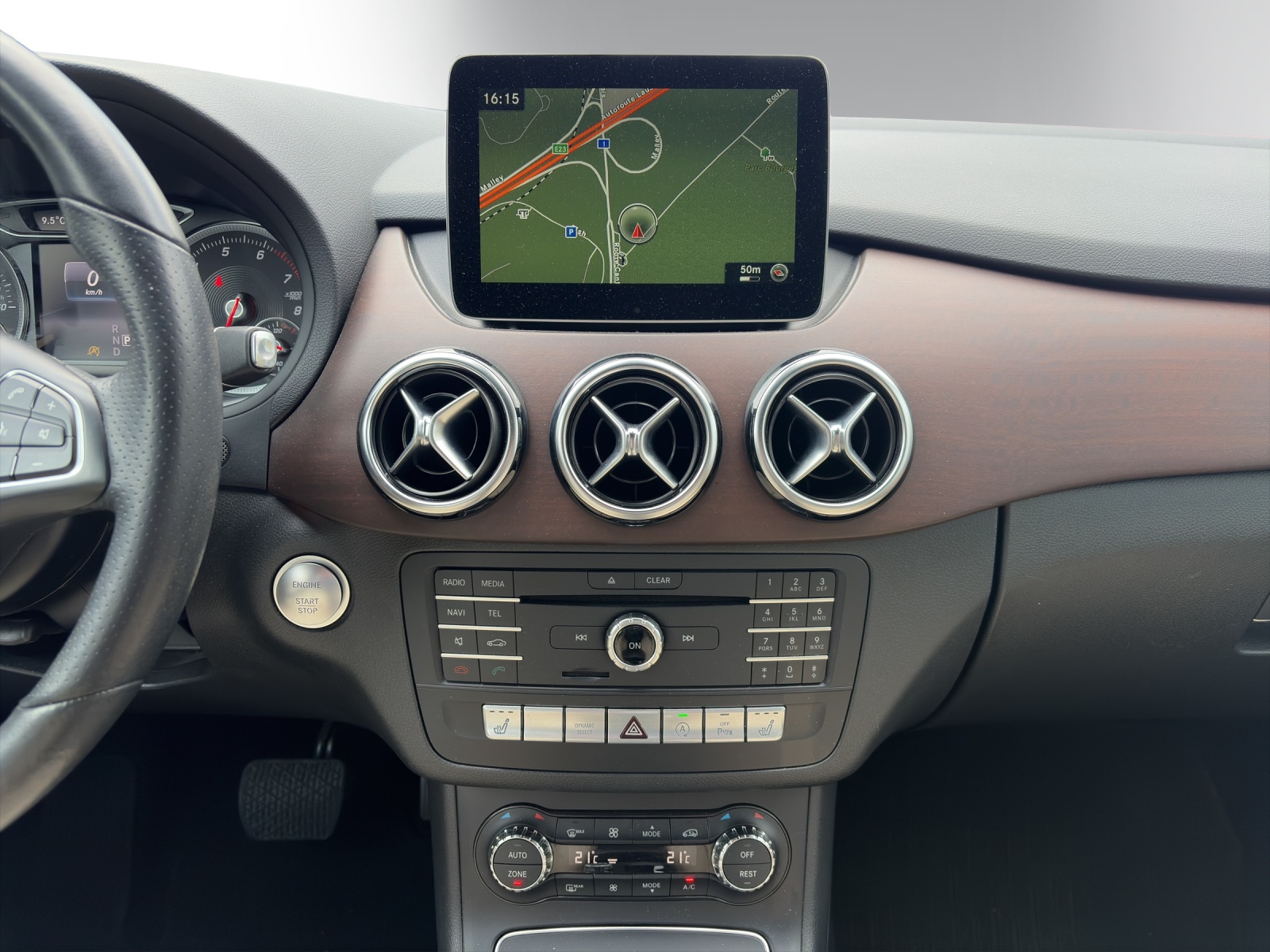 MERCEDES-BENZ B 250 Urban 4Matic 7G-DCT-image-14