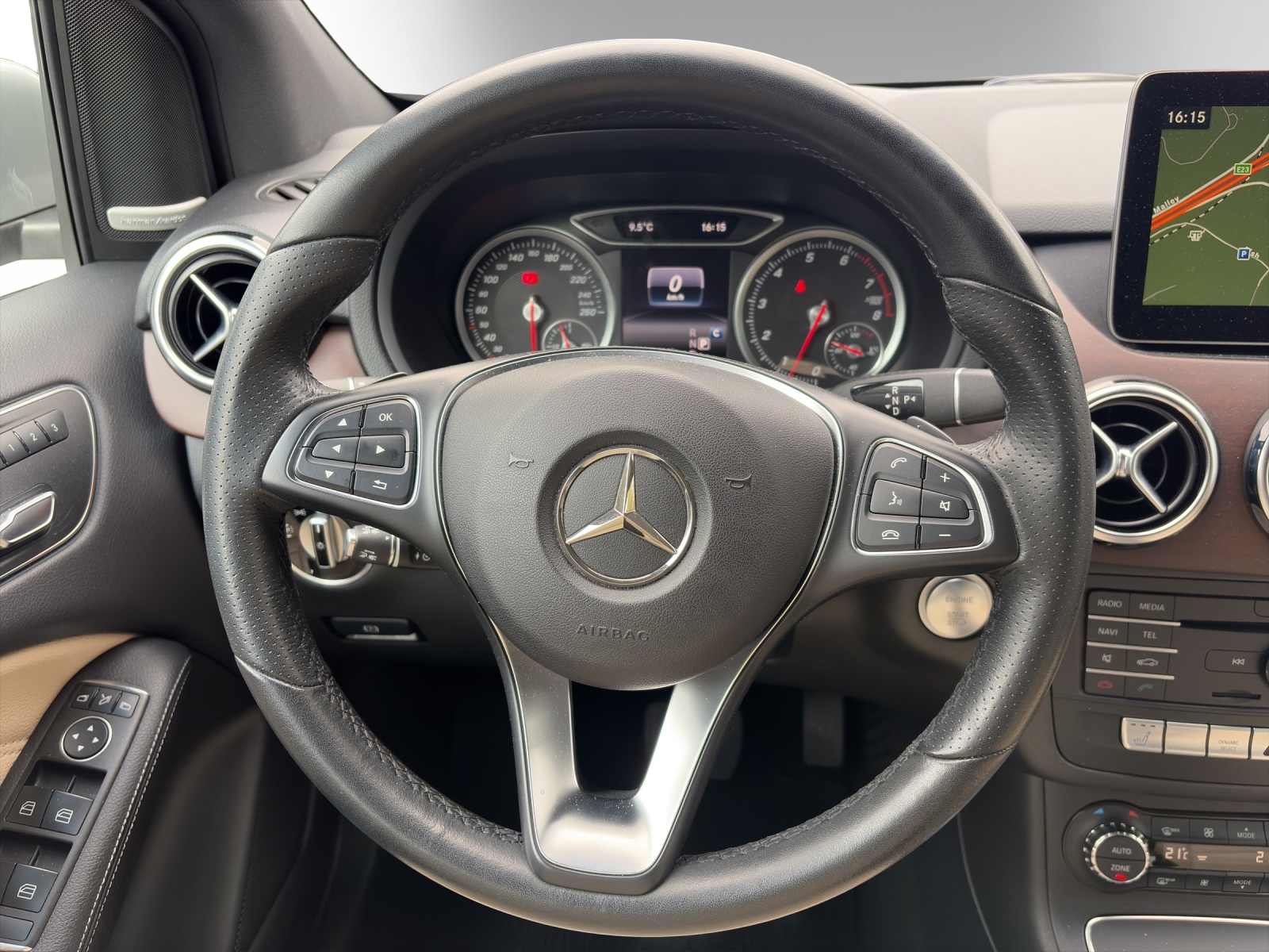 MERCEDES-BENZ B 250 Urban 4Matic 7G-DCT-image-11