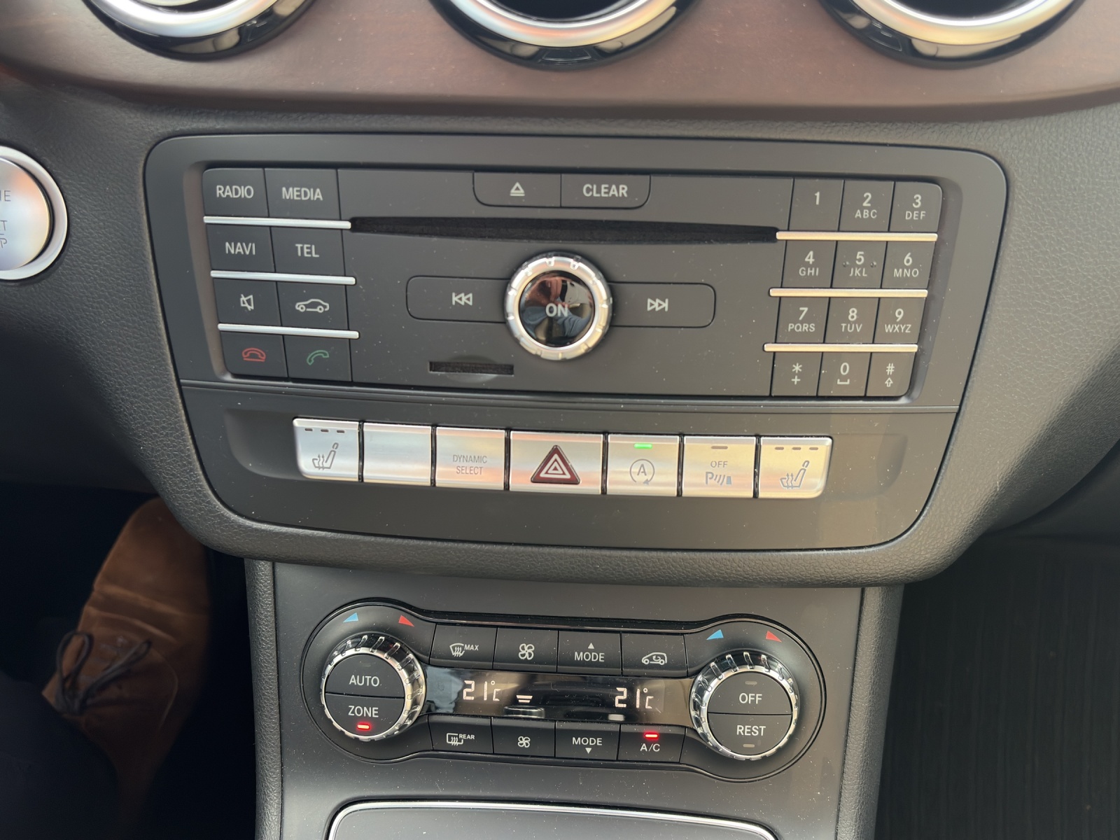 MERCEDES-BENZ B 250 Urban 4Matic 7G-DCT-image-16