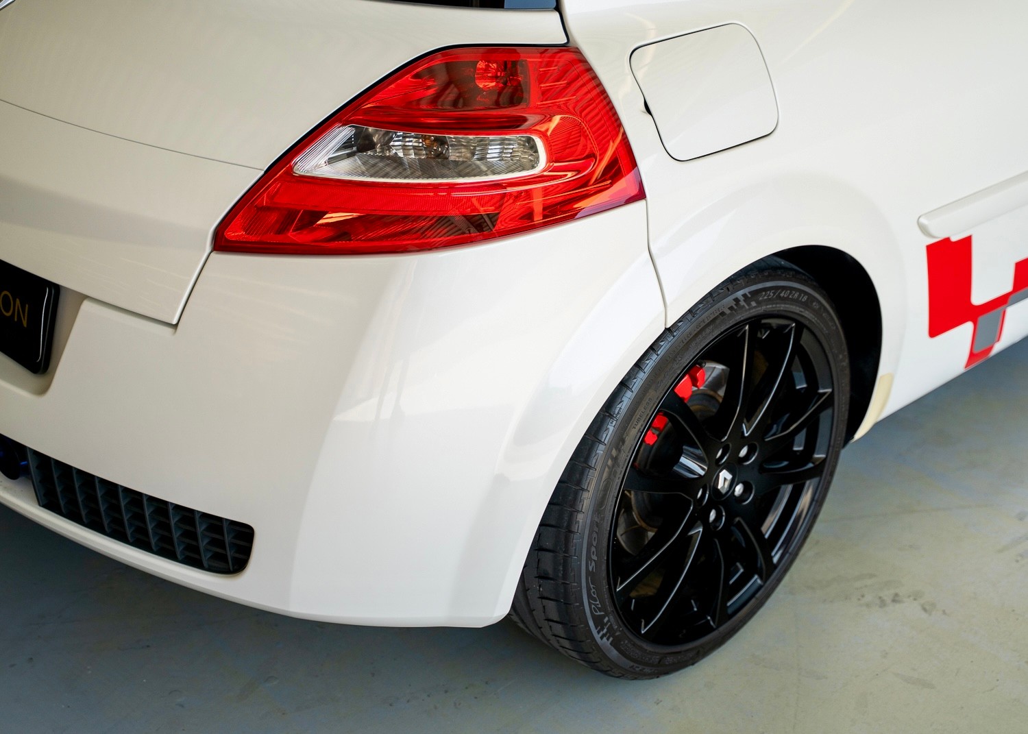 RENAULT Megane 2.0 16V Turbo R26.R (2nd hand Swiss car, fantastic condition, 1st paint, 1 of 450, factory tires)-image-12