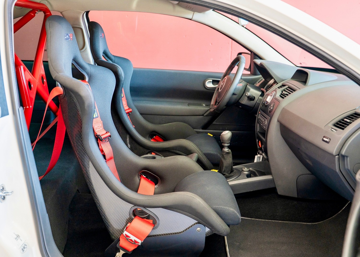 RENAULT Megane 2.0 16V Turbo R26.R (2nd hand Swiss car, fantastic condition, 1st paint, 1 of 450, factory tires)-image-22