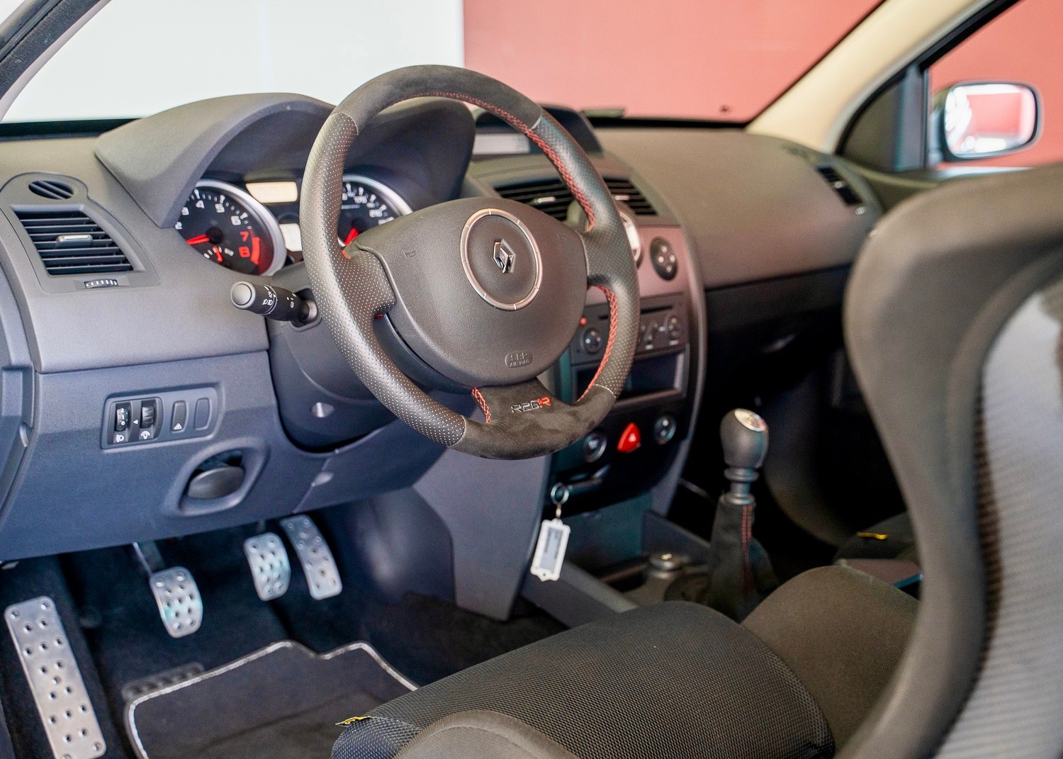 RENAULT Megane 2.0 16V Turbo R26.R (2nd hand Swiss car, fantastic condition, 1st paint, 1 of 450, factory tires)-image-15