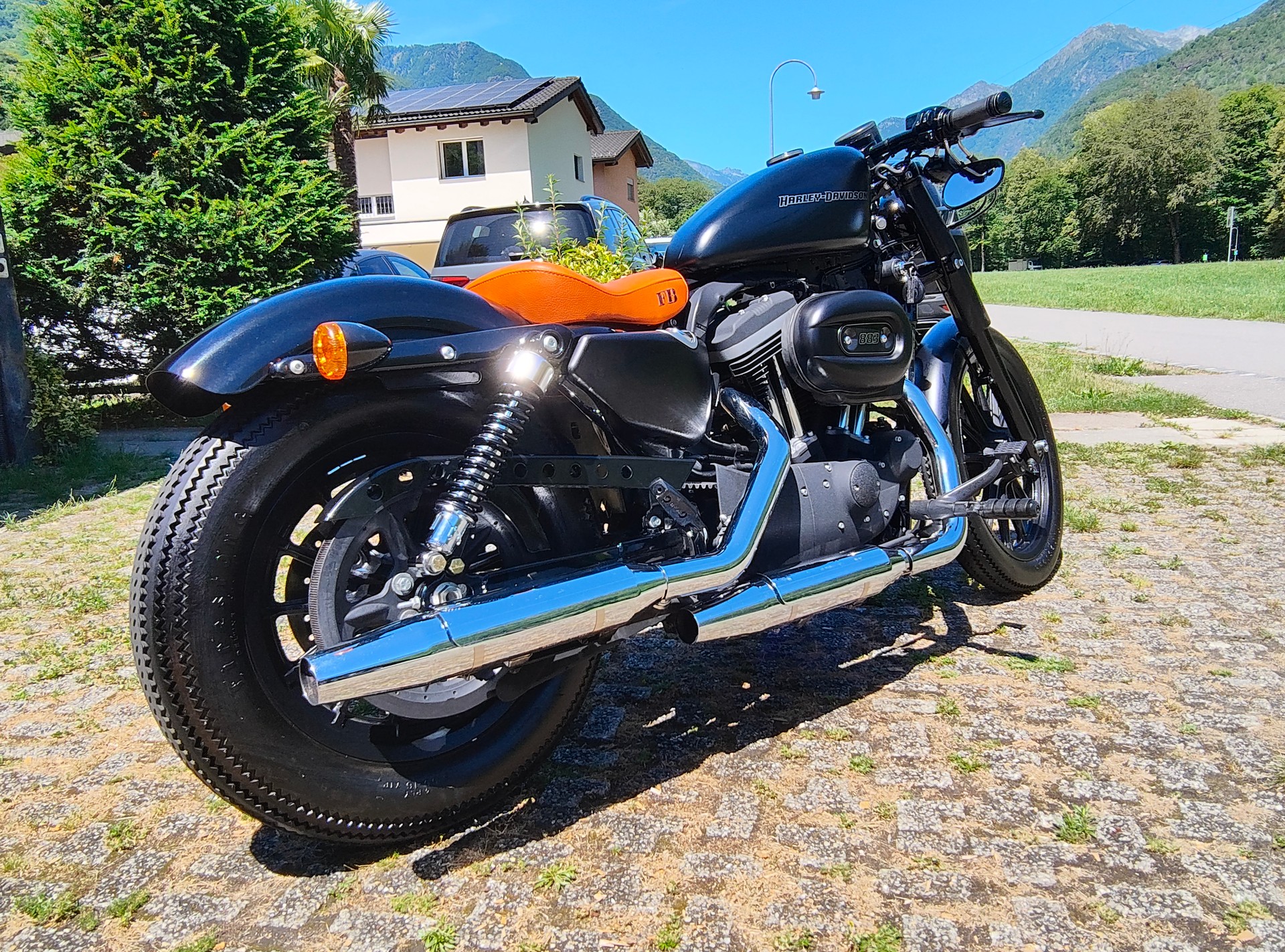 HARLEY-DAVIDSON XL 883 N Sportster Iron-image-0
