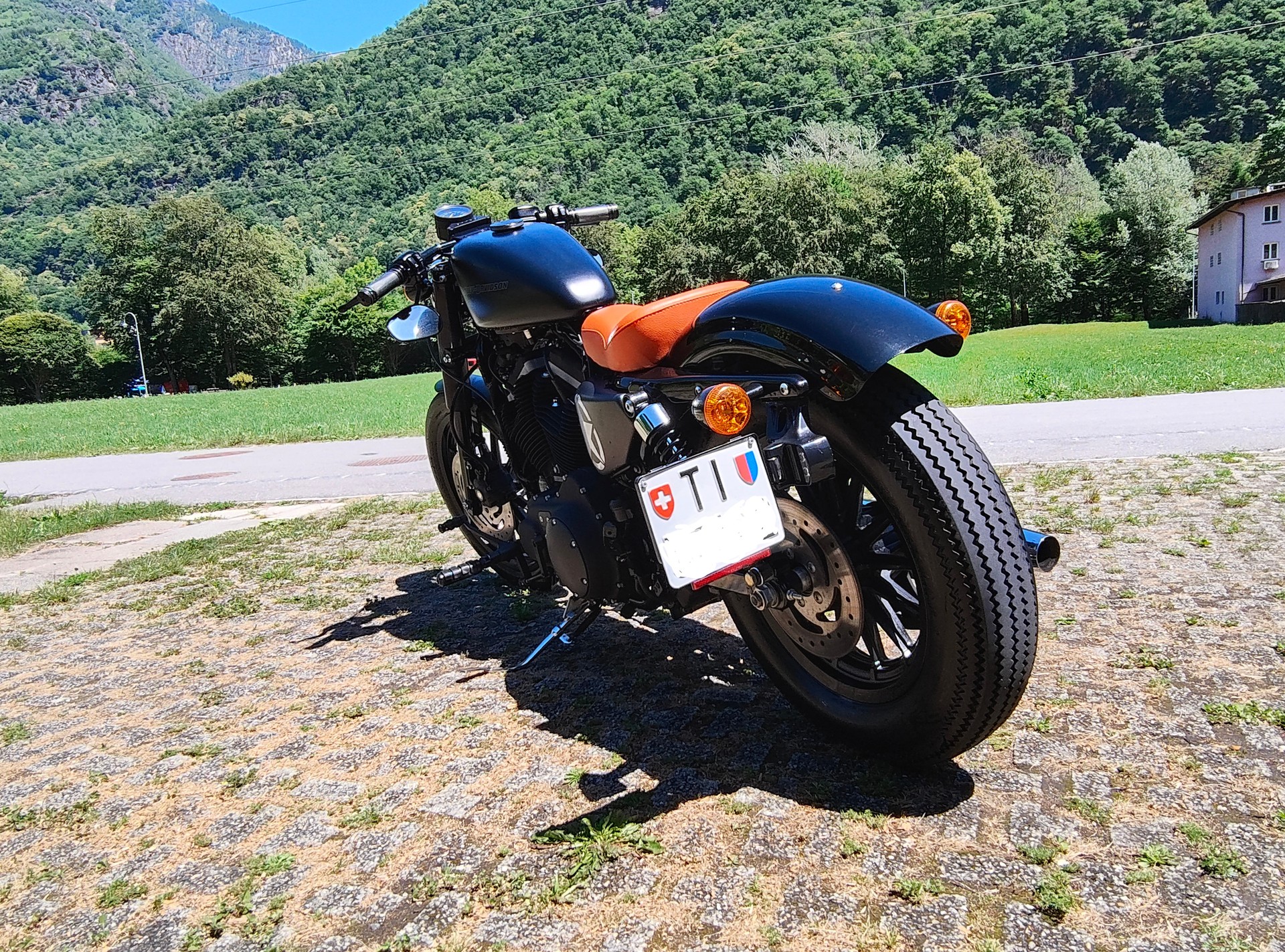 HARLEY-DAVIDSON XL 883 N Sportster Iron-image-1