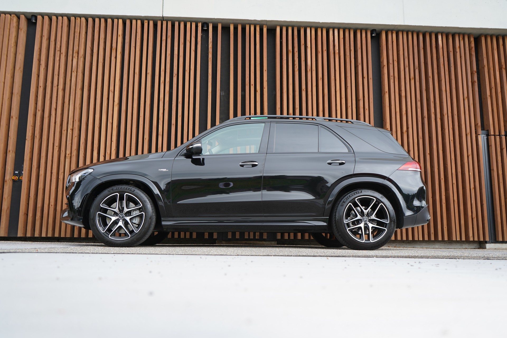 MERCEDES-BENZ GLE 53 AMG 4MATIC+ BLACK 9G-SPEEDSHIFT l 435 PS-image-1