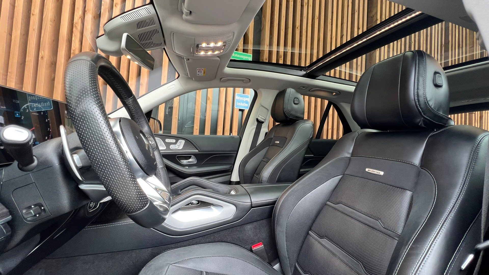 MERCEDES-BENZ GLE 53 AMG 4MATIC+ BLACK 9G-SPEEDSHIFT l 435 PS-image-19