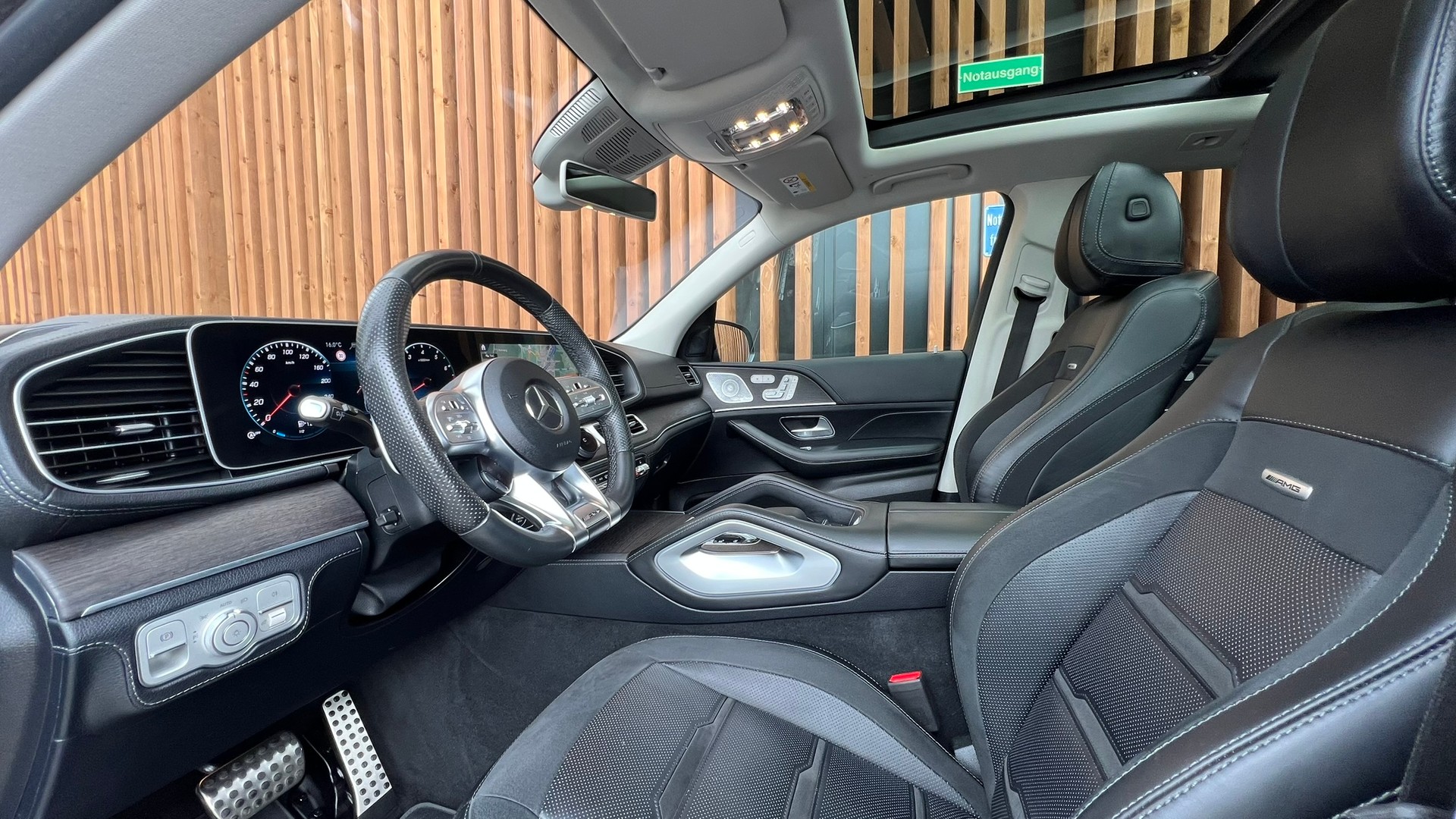 MERCEDES-BENZ GLE 53 AMG 4MATIC+ BLACK 9G-SPEEDSHIFT l 435 PS-image-22