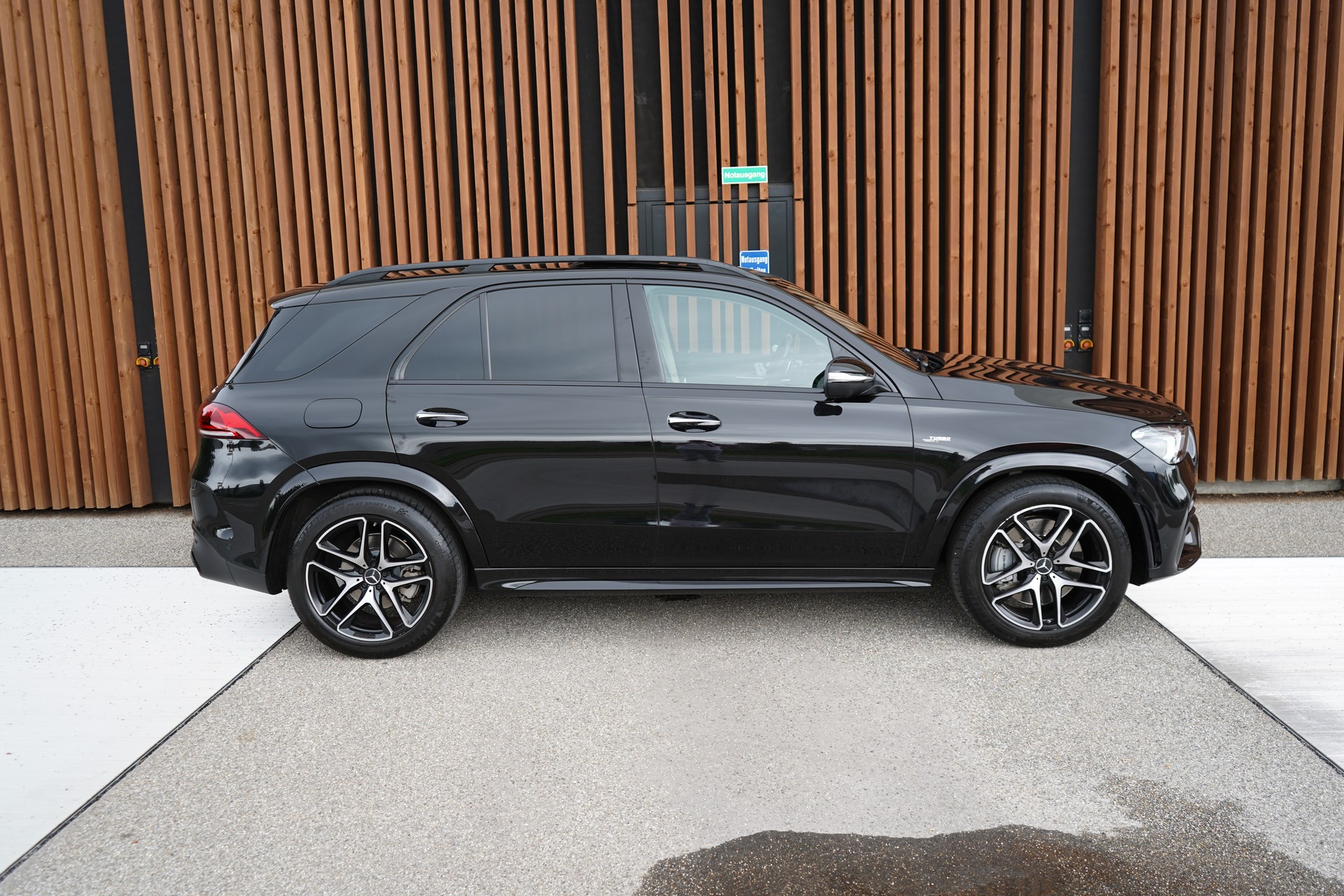 MERCEDES-BENZ GLE 53 AMG 4MATIC+ BLACK 9G-SPEEDSHIFT l 435 PS-image-2