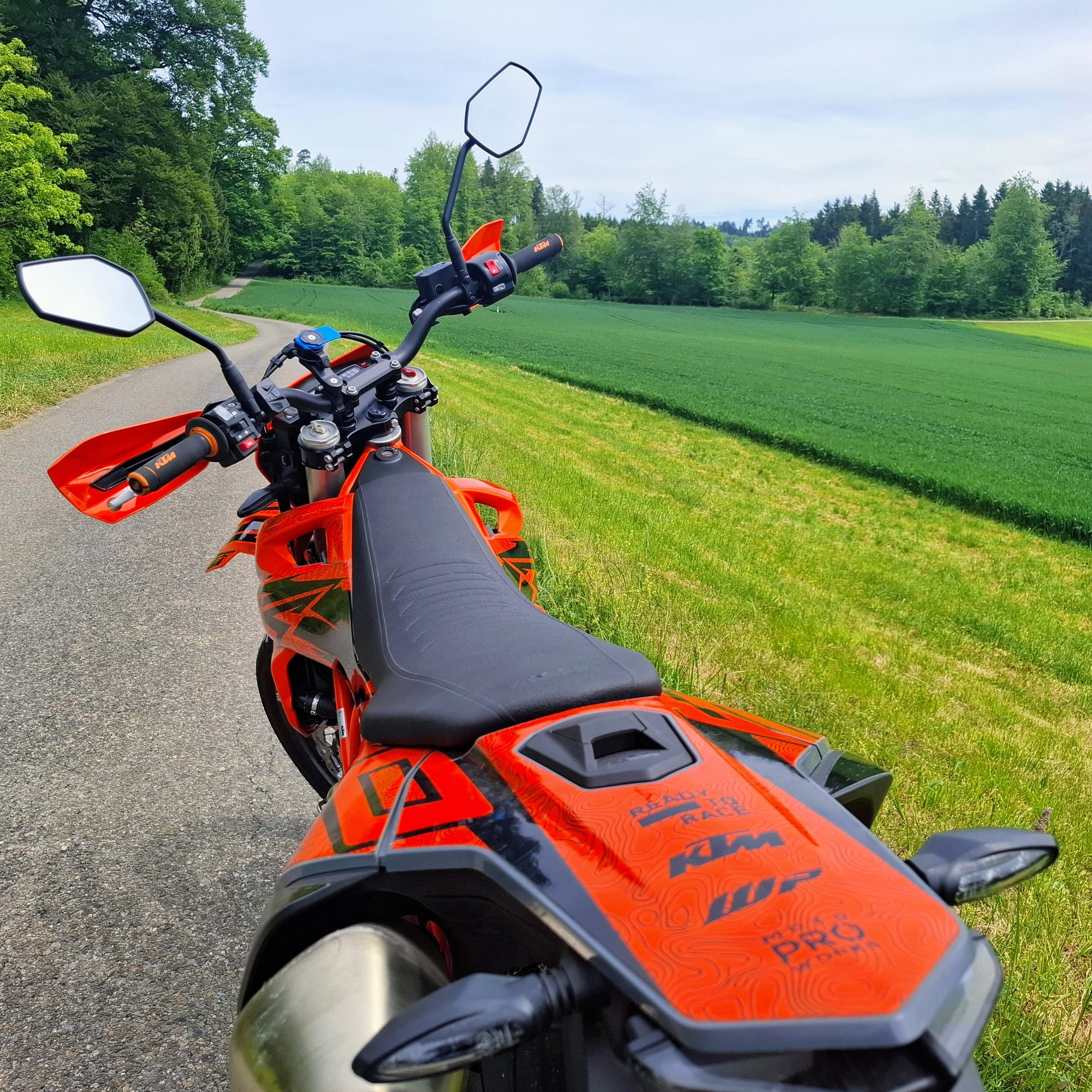 KTM 690 Enduro R (35kW)-image-1