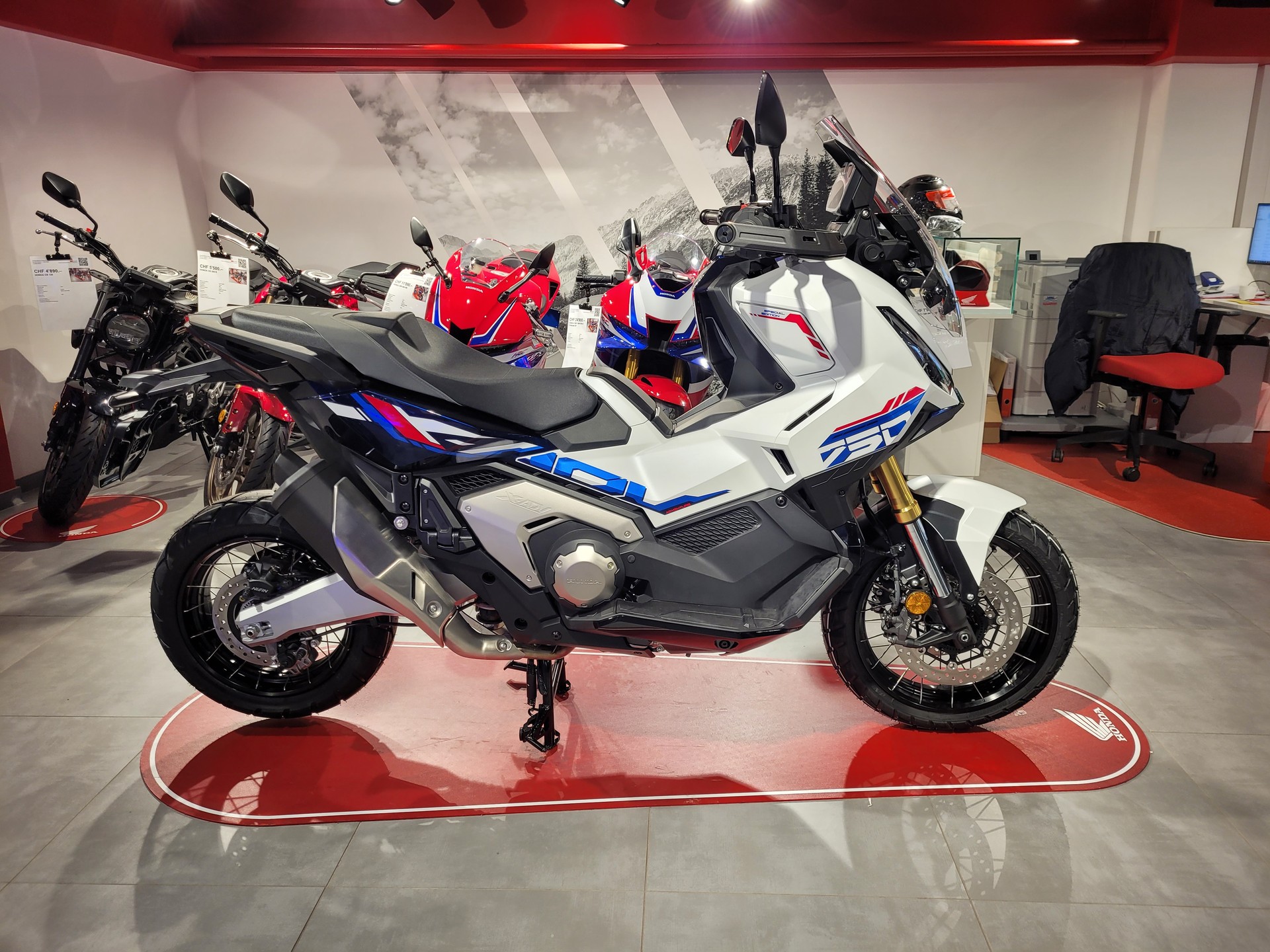 HONDA X-ADV 750-image-1