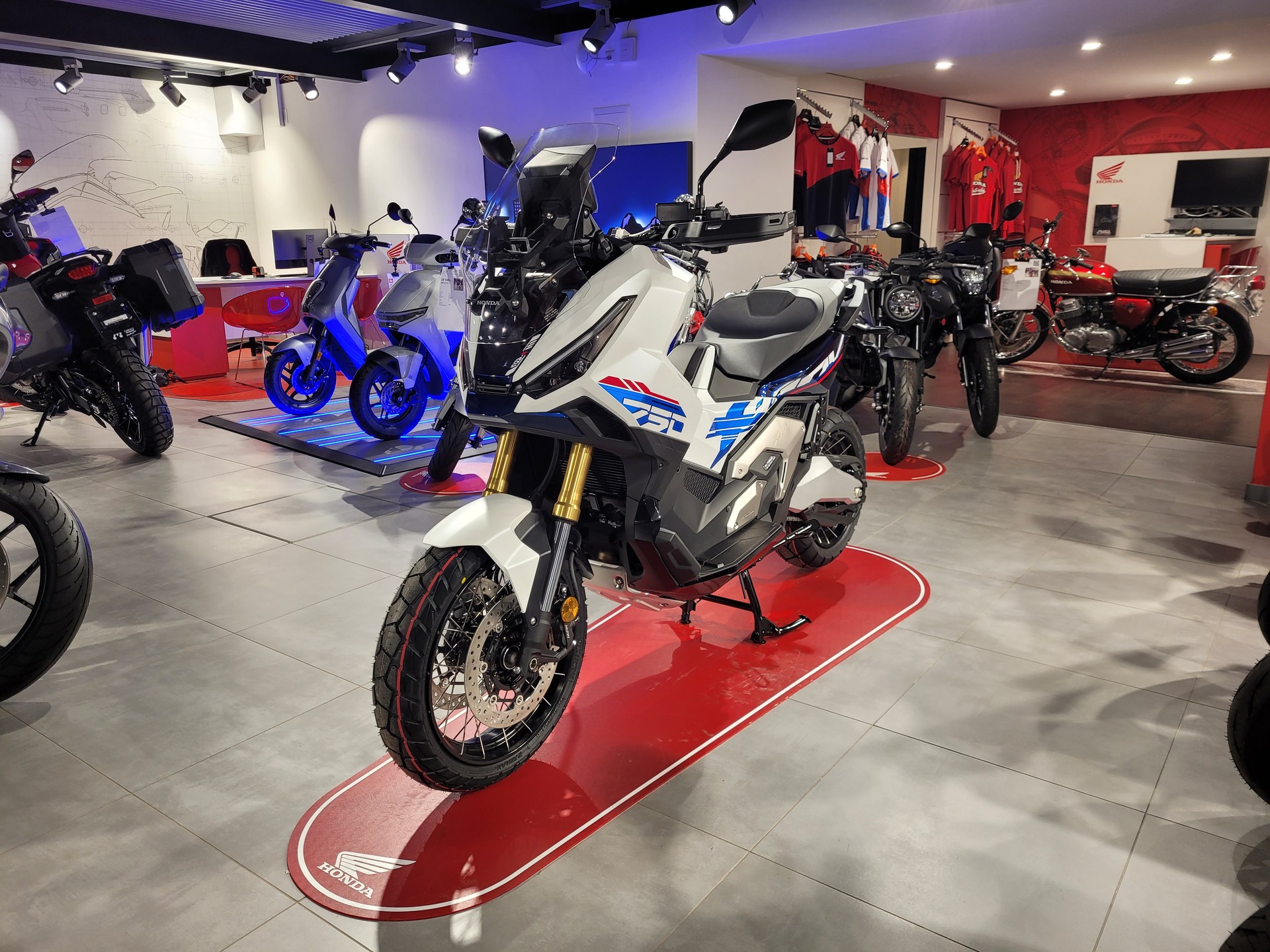 HONDA X-ADV 750-image-4