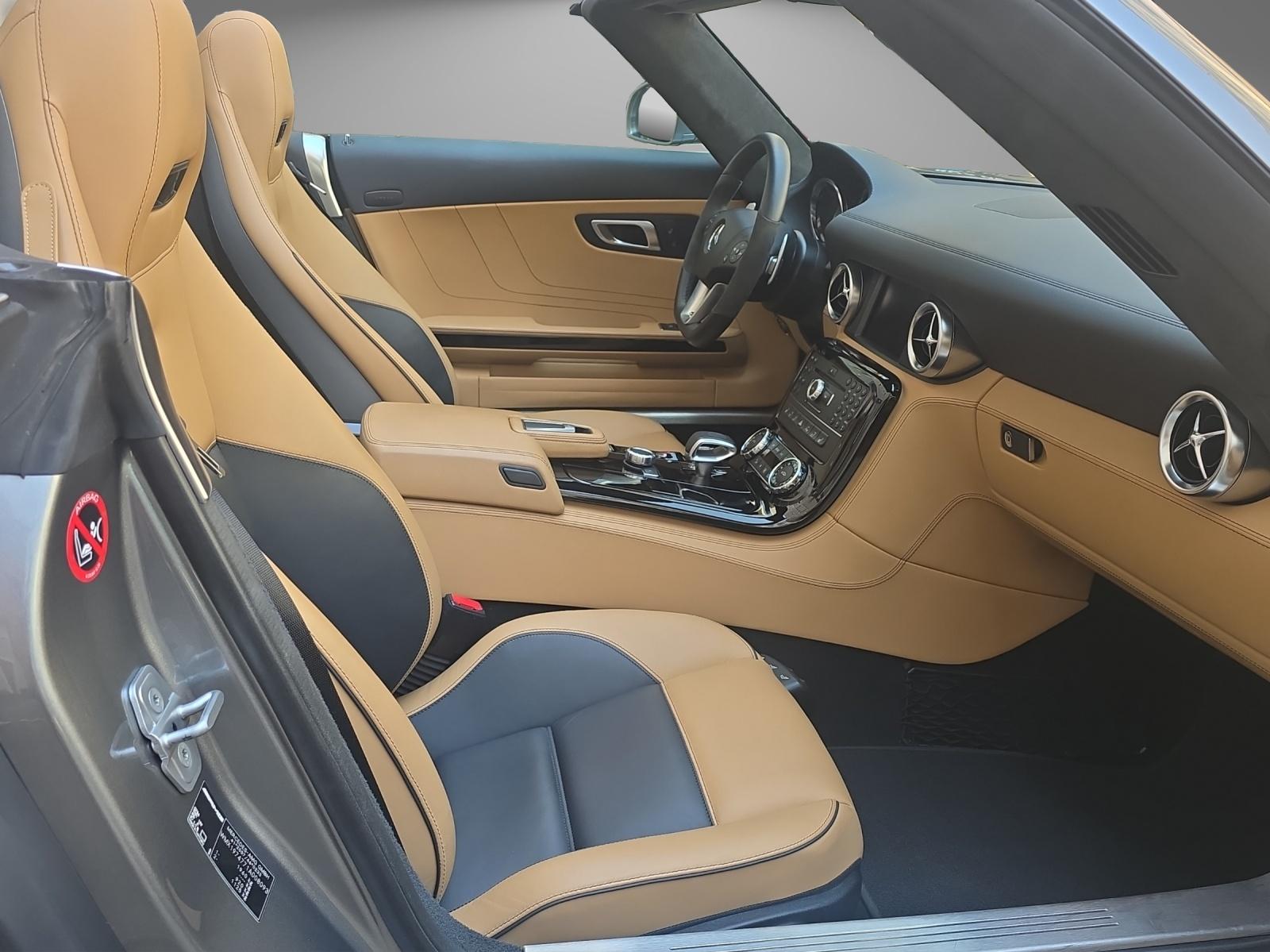 MERCEDES-BENZ SLS AMG Roadster-image-19