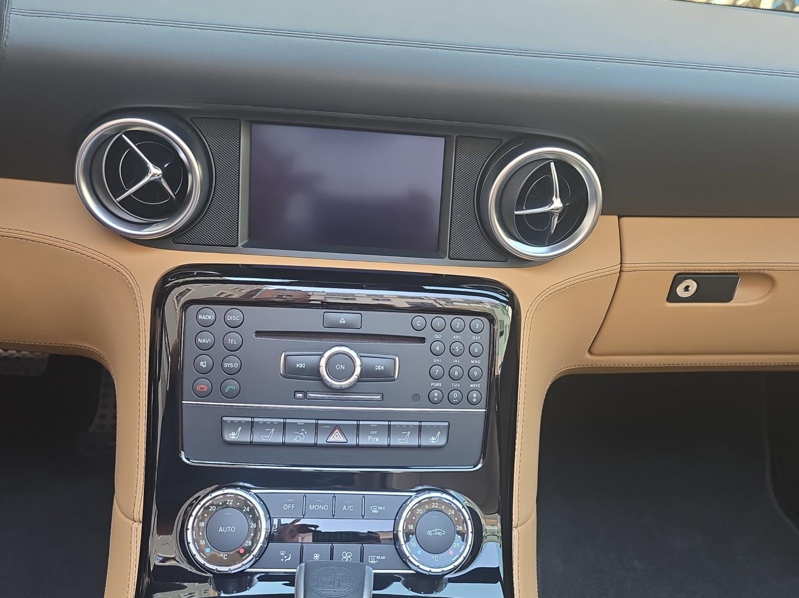 MERCEDES-BENZ SLS AMG Roadster-image-16