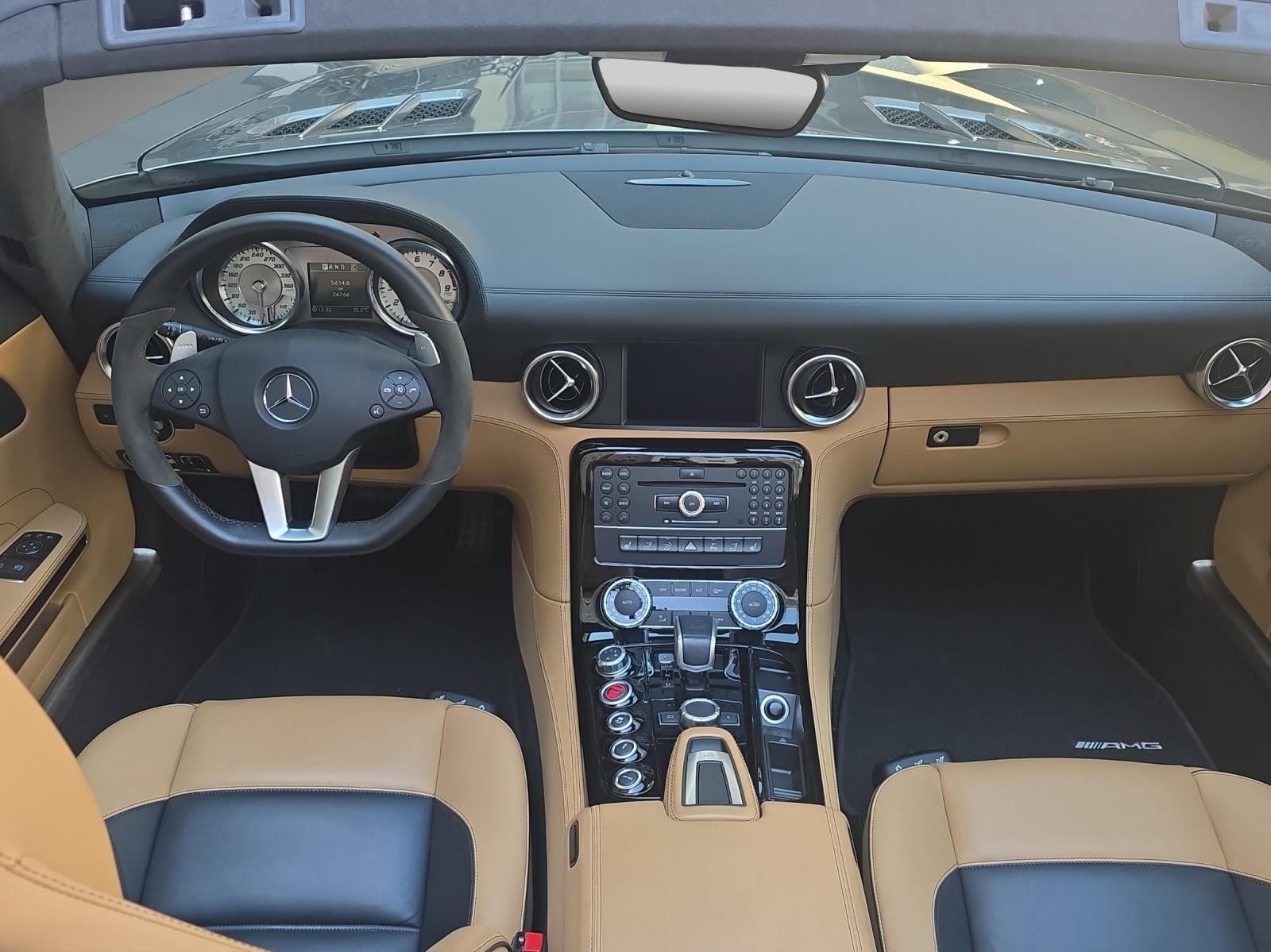 MERCEDES-BENZ SLS AMG Roadster-image-8