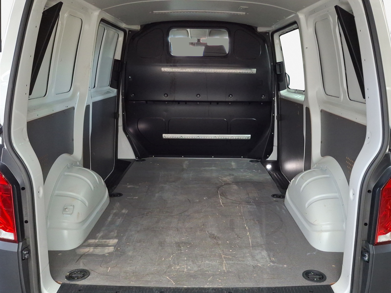 VW T6.1 2.0 TDI-image-12