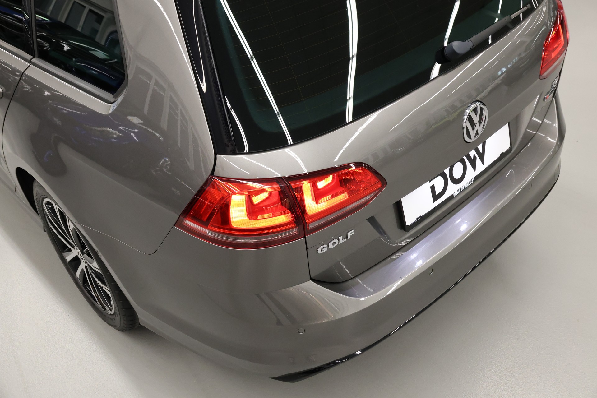VW Golf VII Variant 1.6 TDI R-Line Allstar Comfortline 4m-image-6
