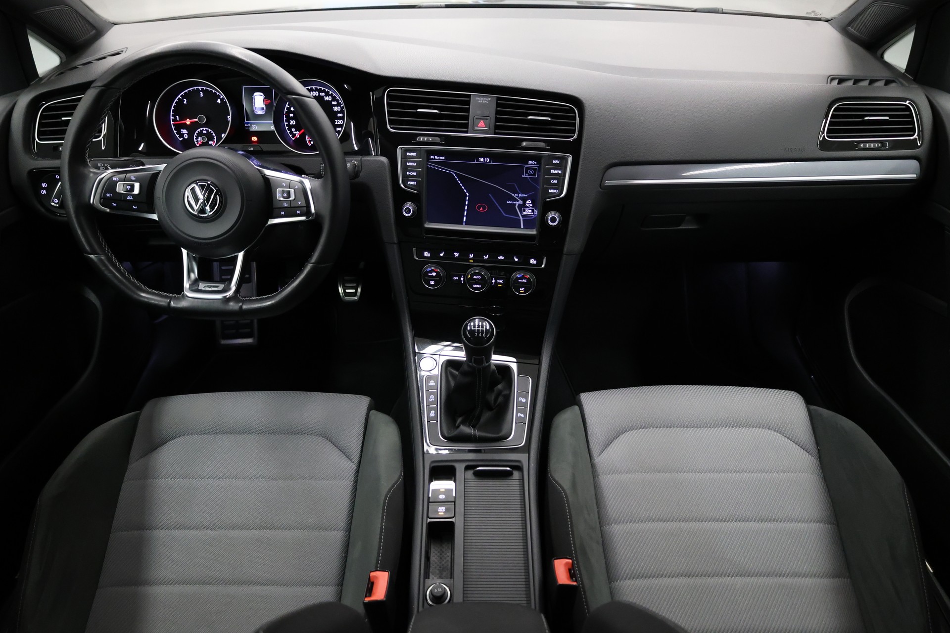 VW Golf VII Variant 1.6 TDI R-Line Allstar Comfortline 4m-image-9