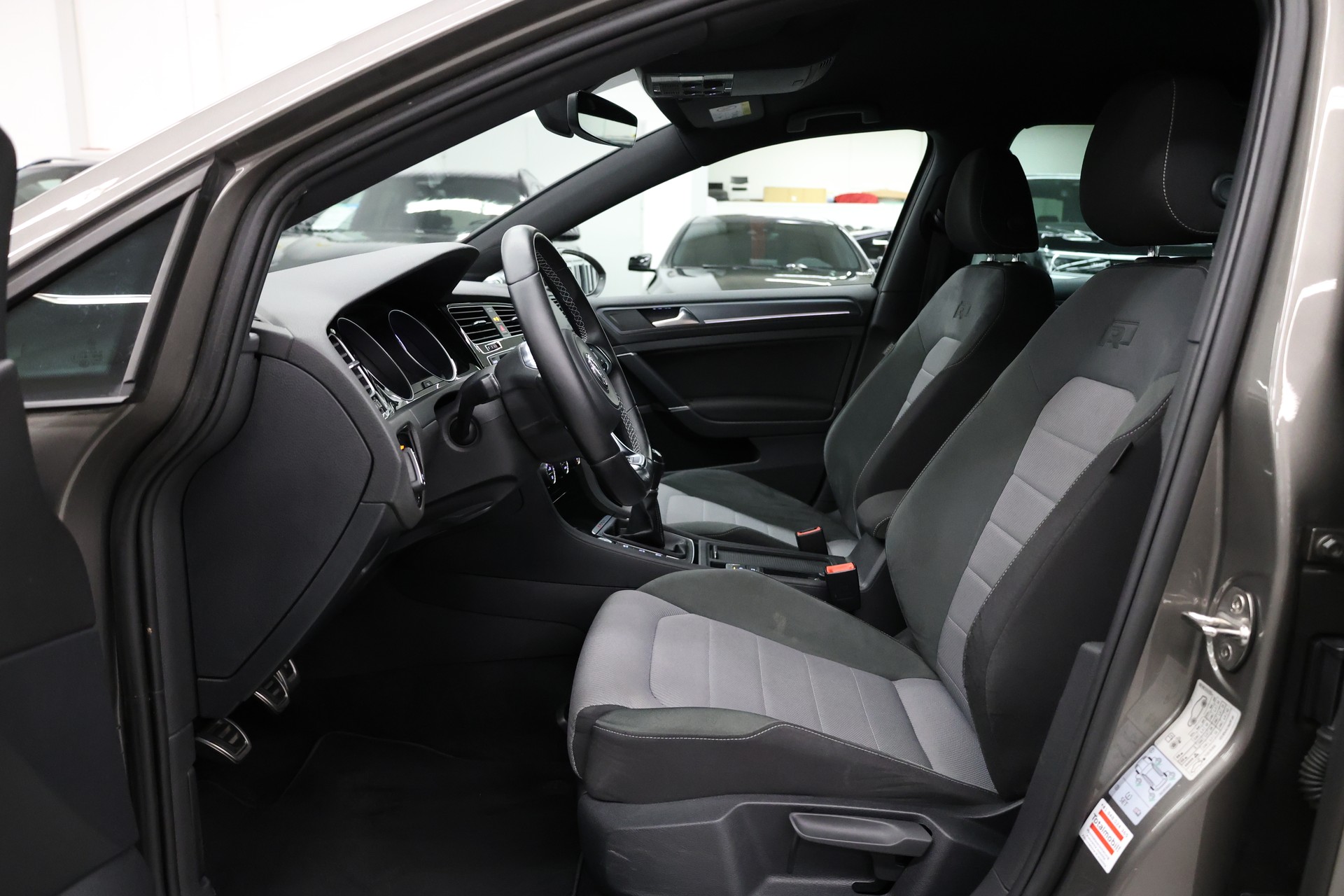 VW Golf VII Variant 1.6 TDI R-Line Allstar Comfortline 4m-image-10