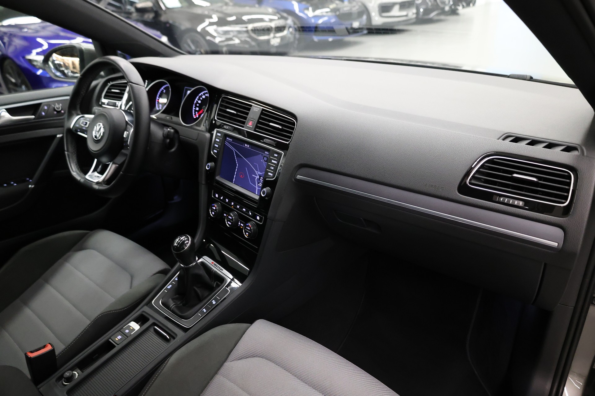 VW Golf VII Variant 1.6 TDI R-Line Allstar Comfortline 4m-image-13