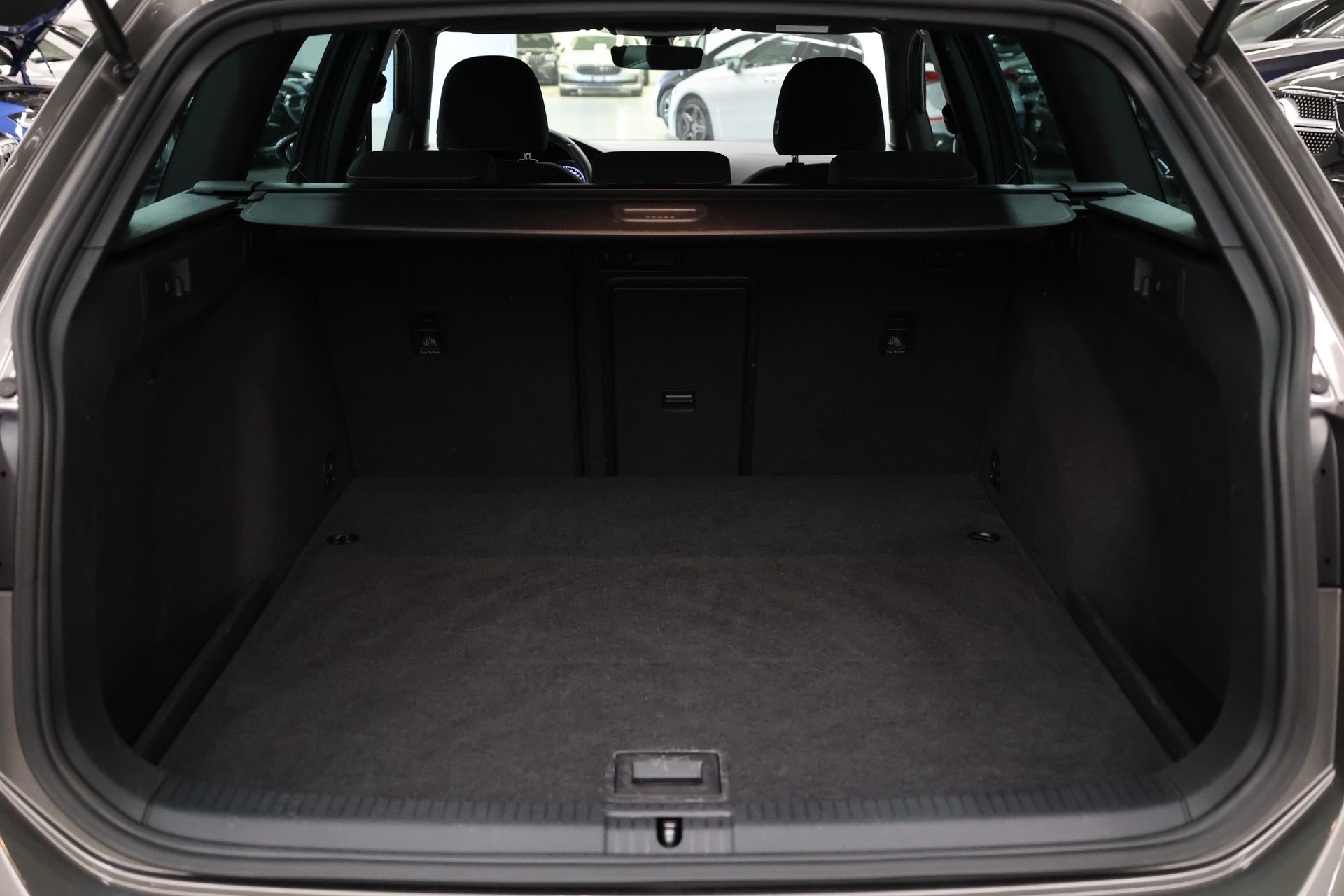 VW Golf VII Variant 1.6 TDI R-Line Allstar Comfortline 4m-image-19