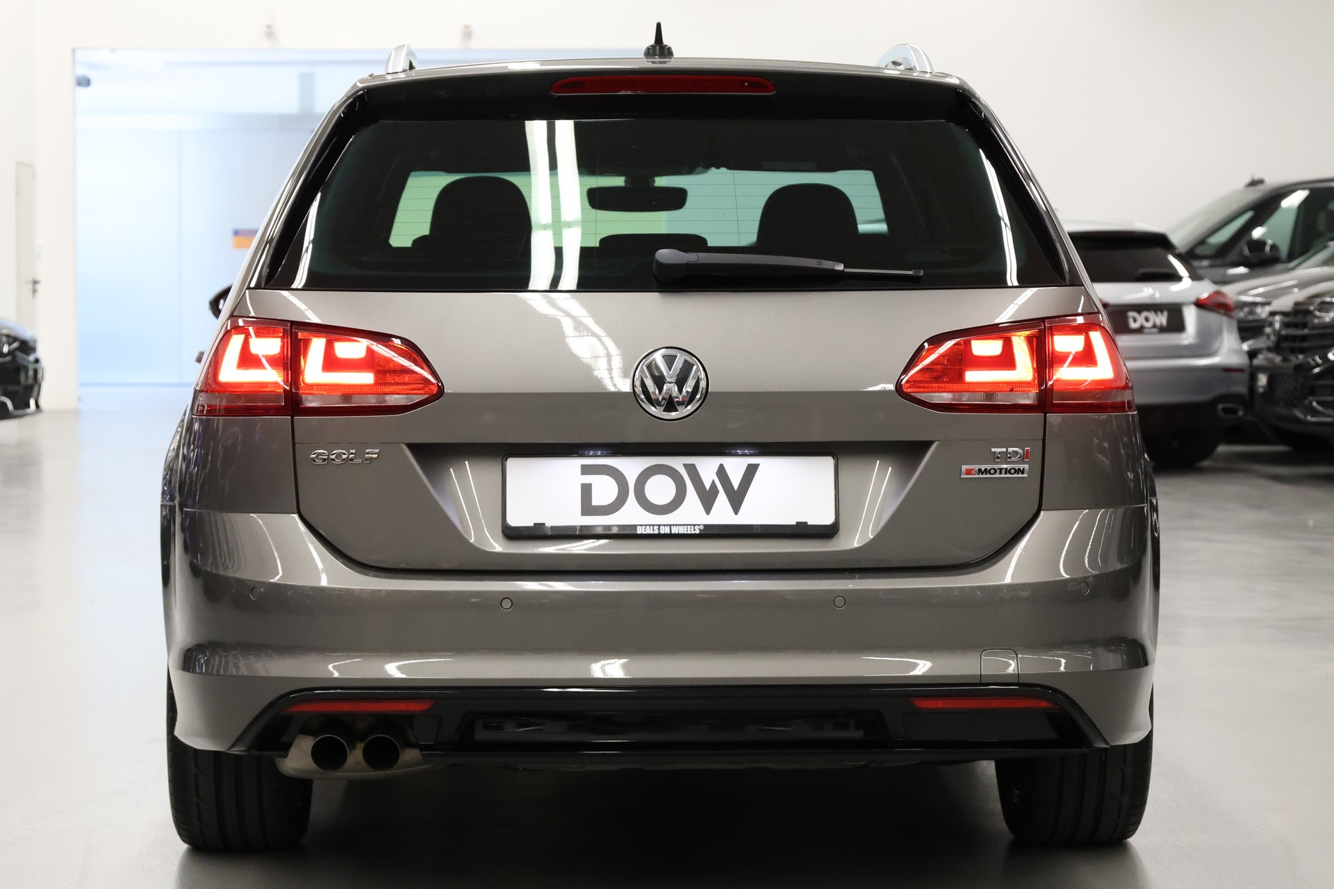 VW Golf VII Variant 1.6 TDI R-Line Allstar Comfortline 4m-image-7