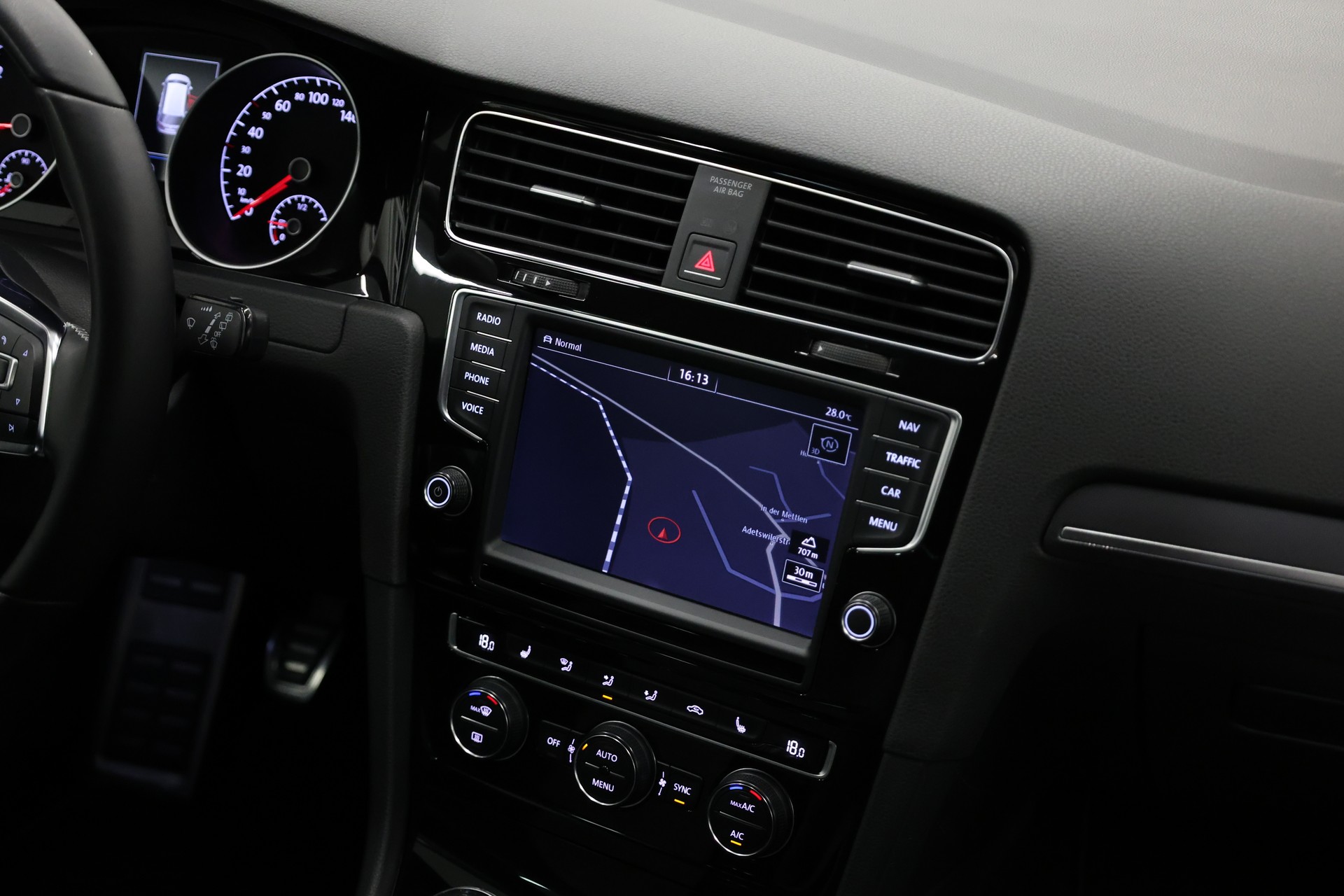 VW Golf VII Variant 1.6 TDI R-Line Allstar Comfortline 4m-image-16