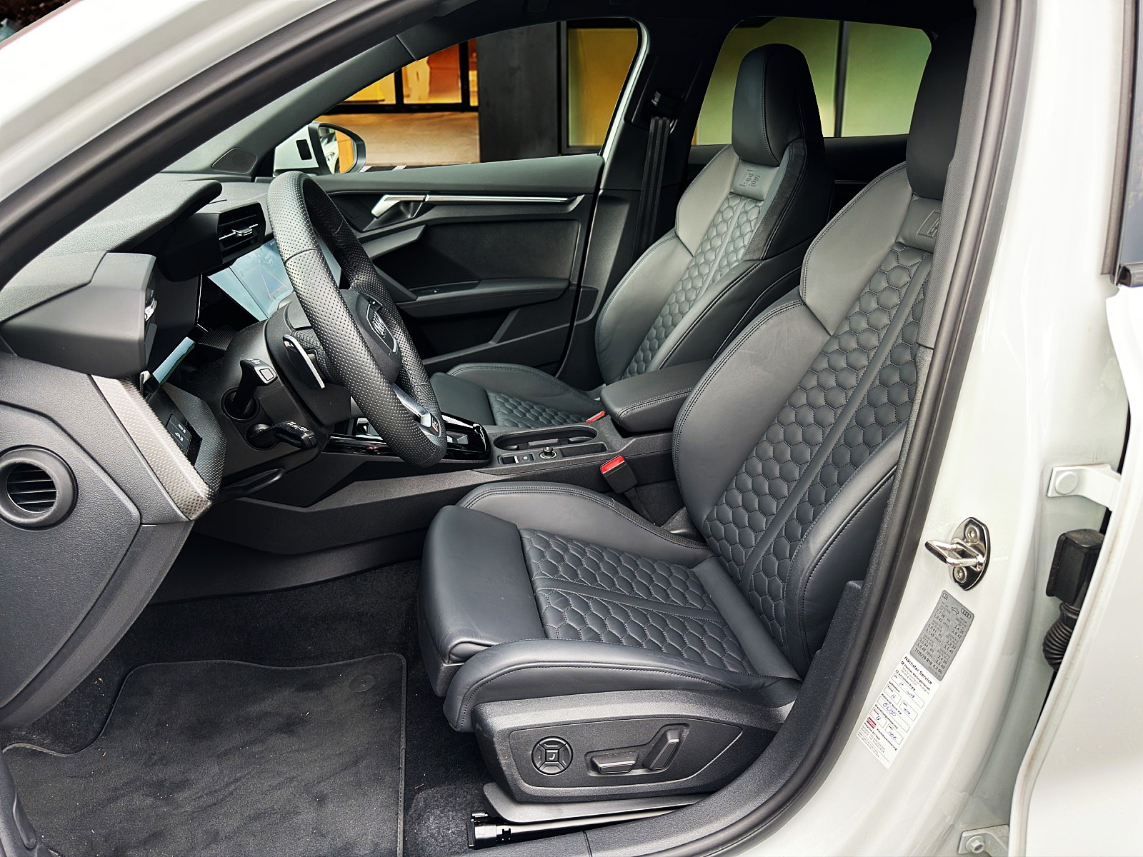 AUDI RS3 Sportback 2.5 TFSI Quattro S-Tronic / CH-Fahrzeug mit Gratis Service-image-7