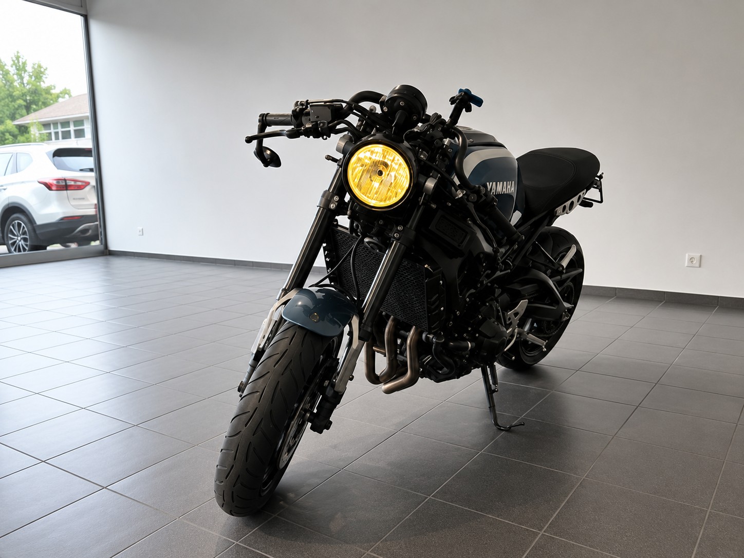 YAMAHA XSR 900-image-1