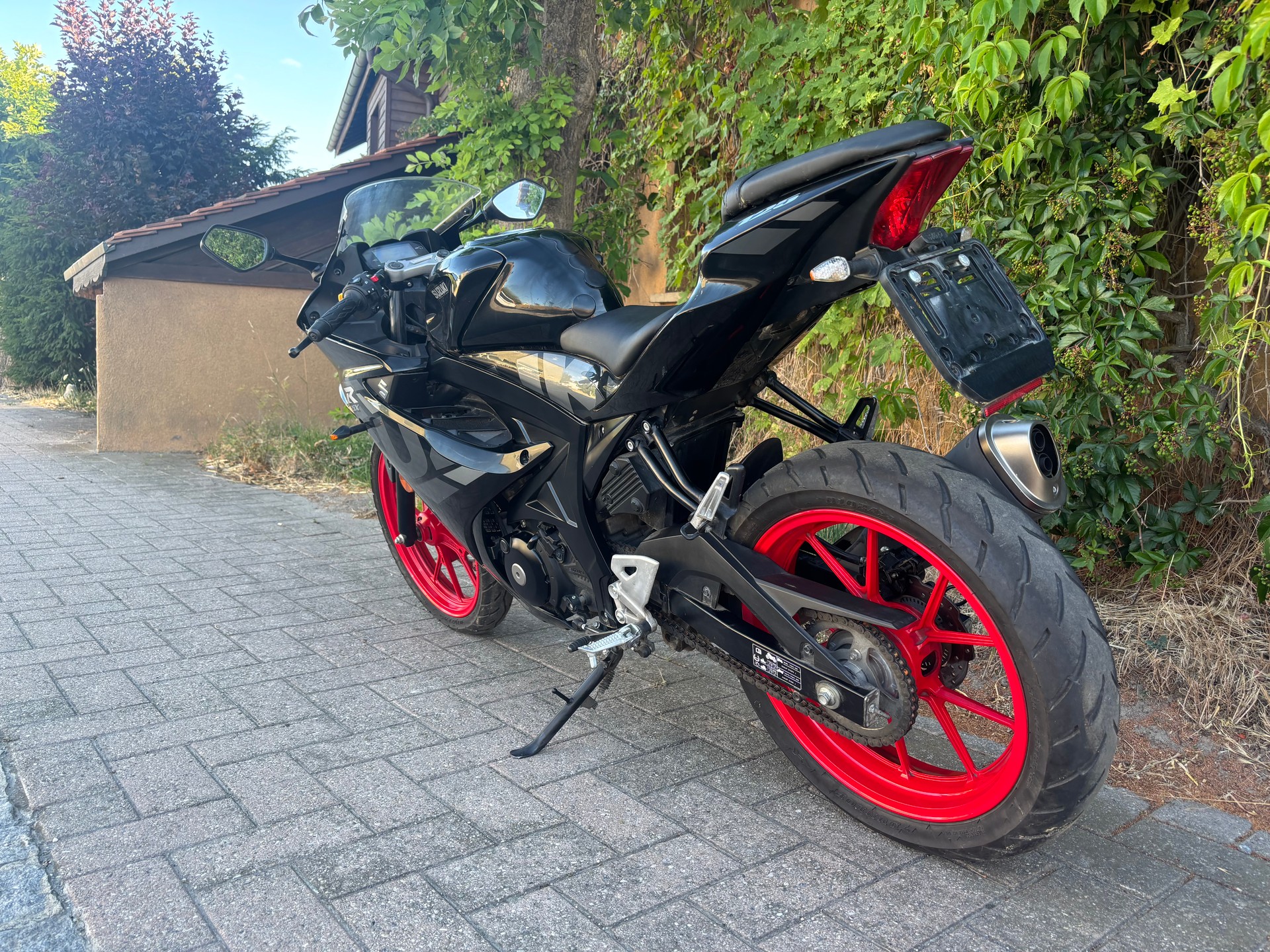 SUZUKI GSX-R 125-image-6