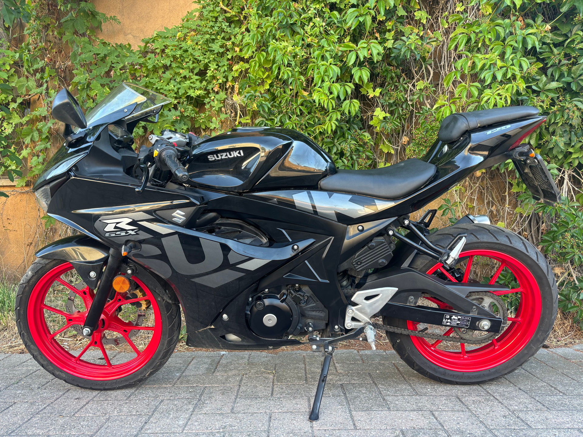 SUZUKI GSX-R 125-image-5