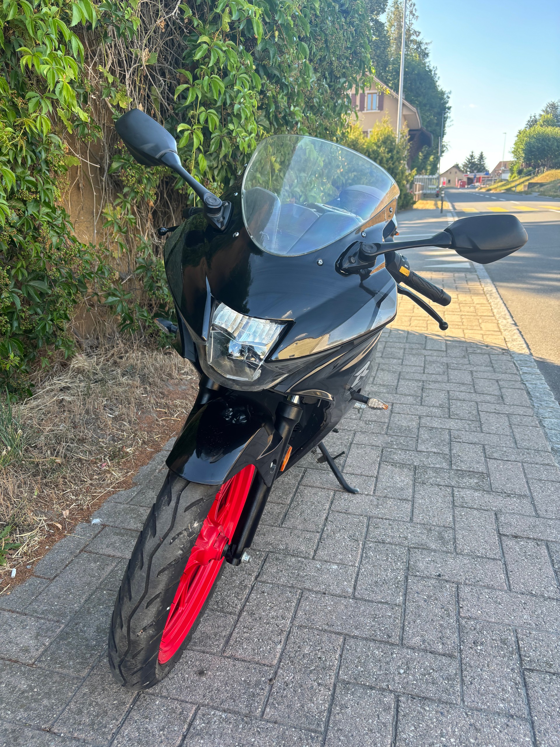 SUZUKI GSX-R 125-image-3
