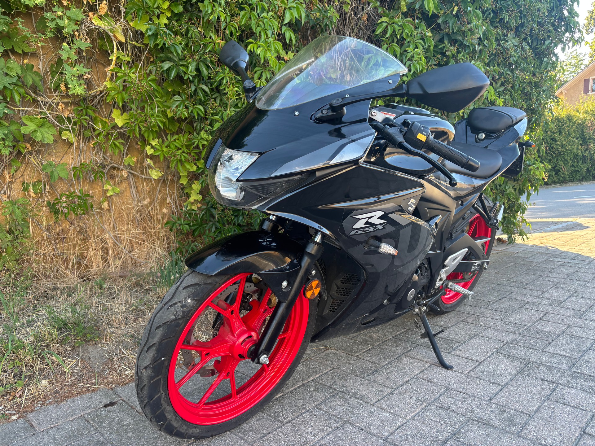 SUZUKI GSX-R 125-image-4