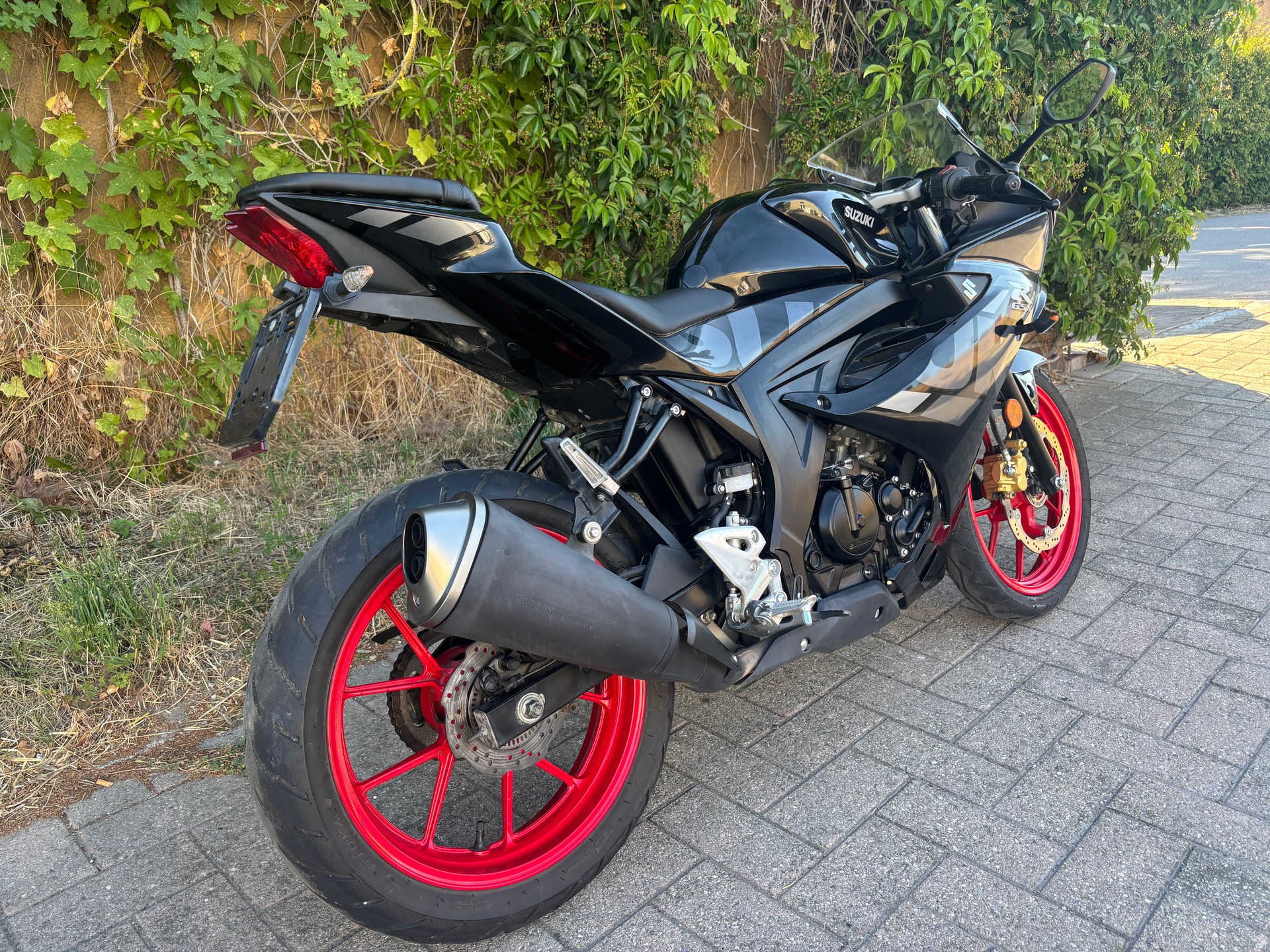 SUZUKI GSX-R 125-image-9