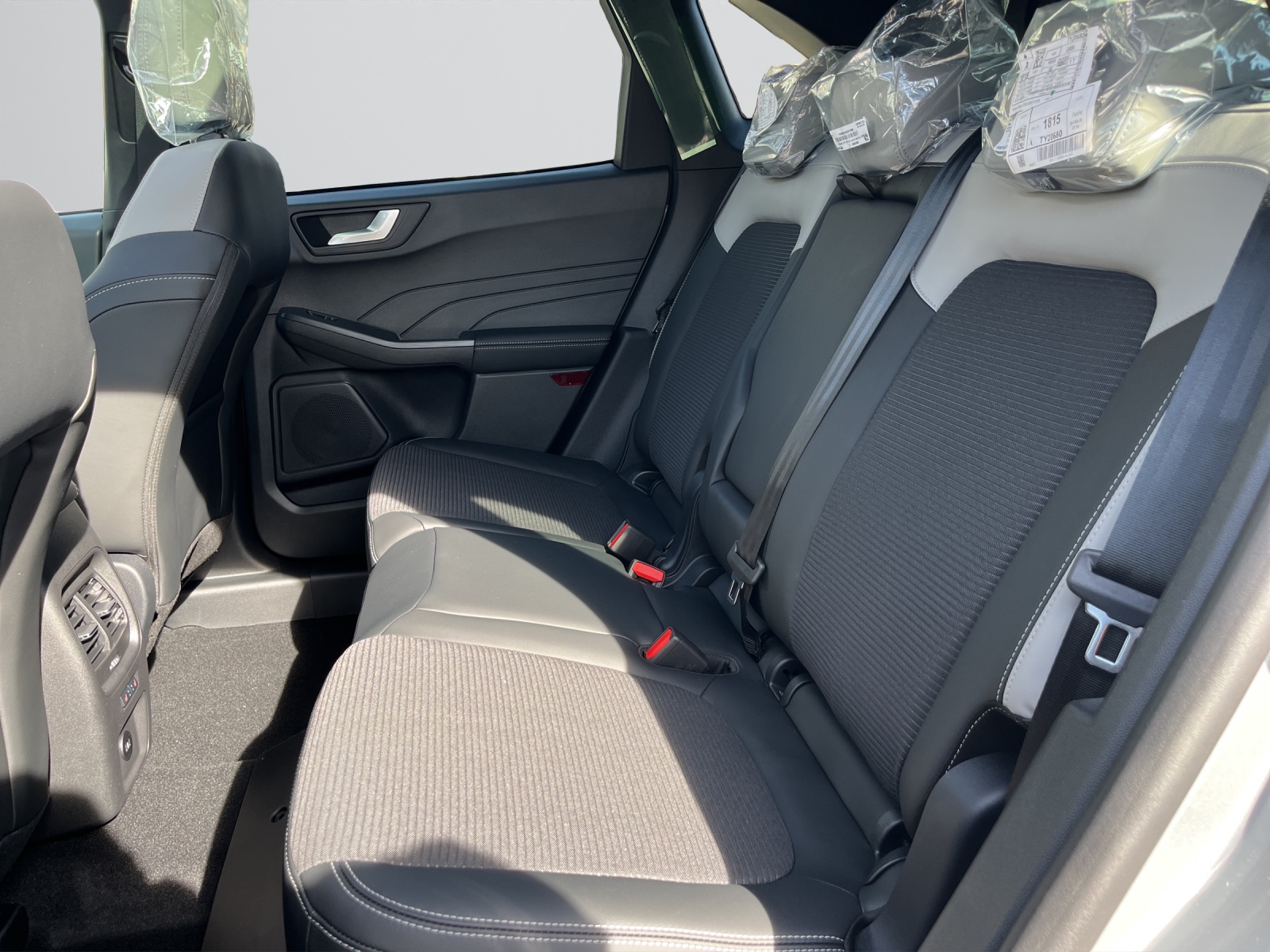 FORD Kuga 2.5 FHEV Sound Edition 4WD-image-10