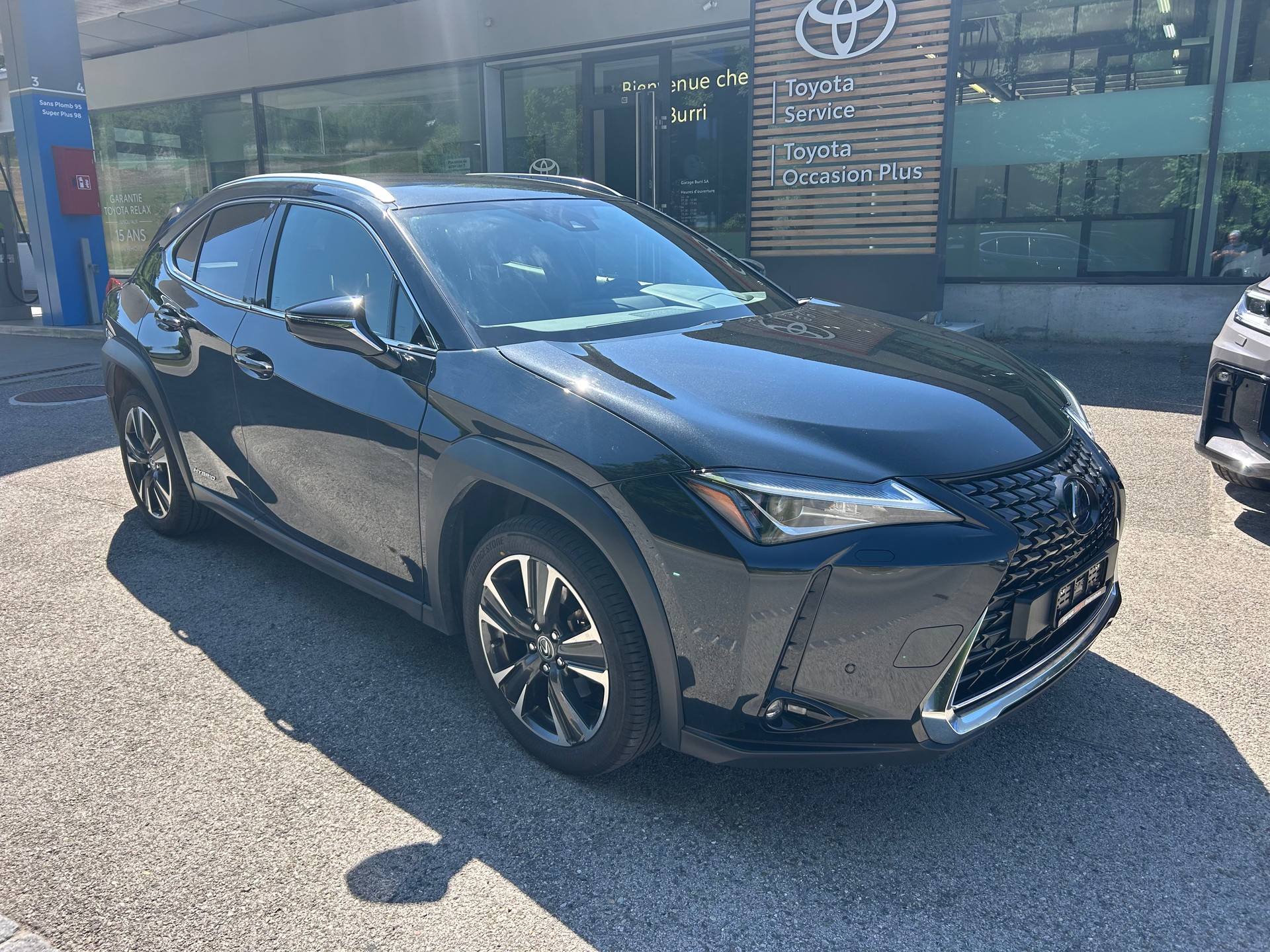 LEXUS UX 250h Excellence AWD Automatic-image-1