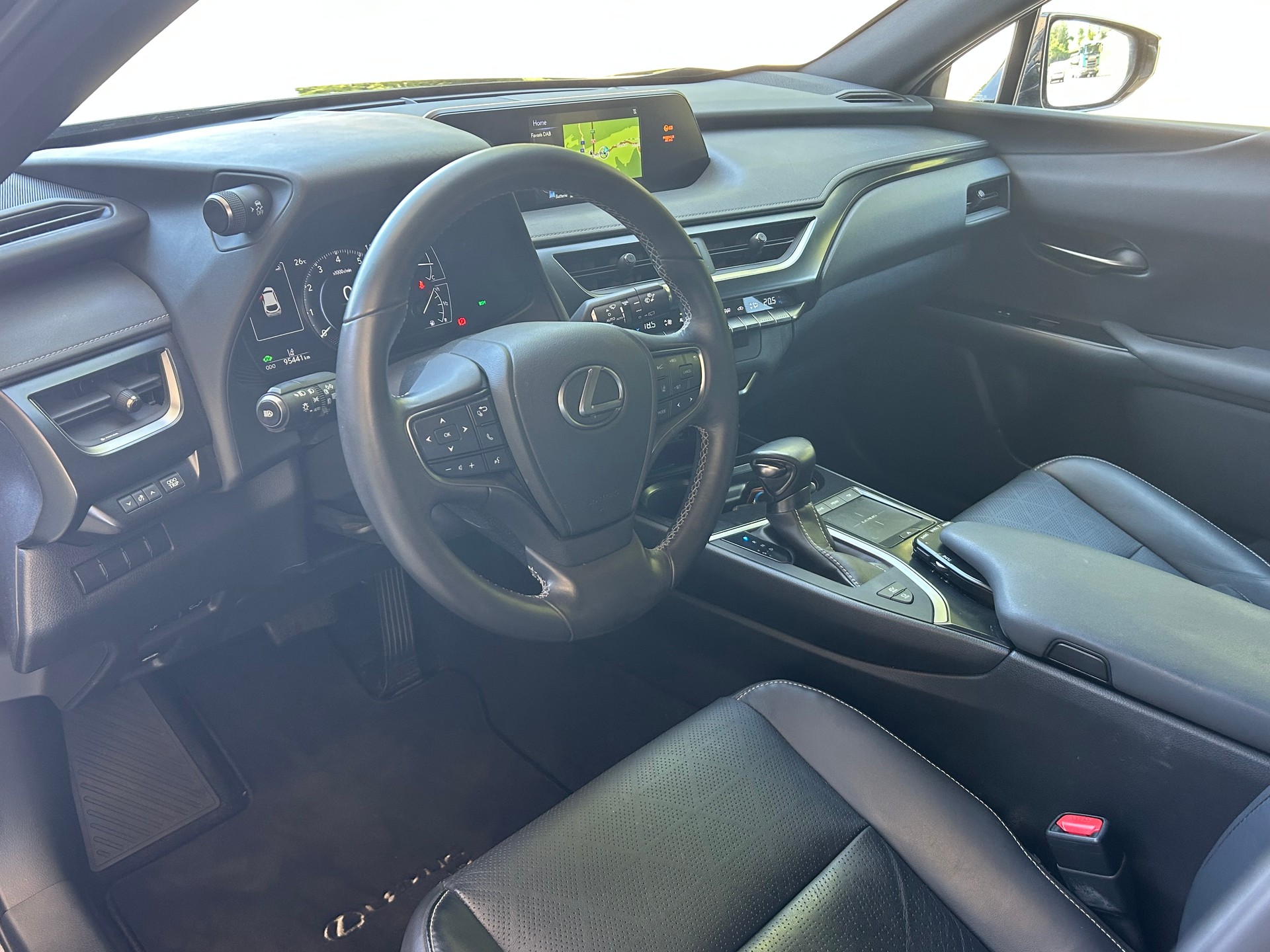 LEXUS UX 250h Excellence AWD Automatic-image-11