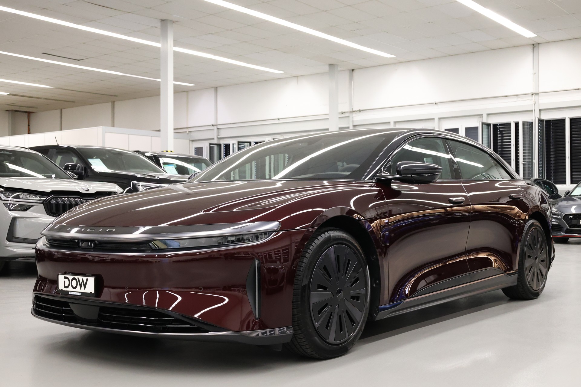 LUCID Air Grand Touring-showroom-element-2