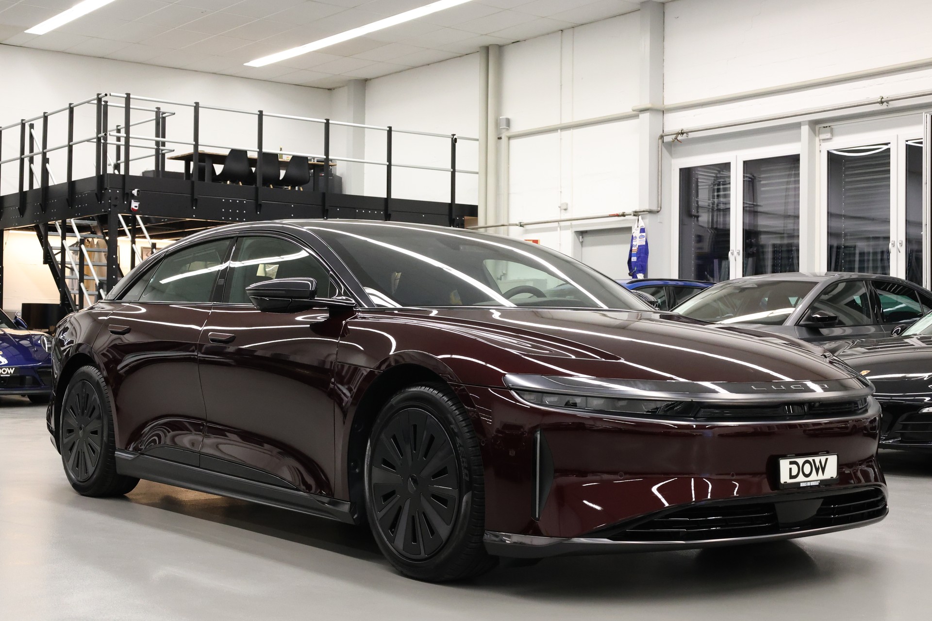 LUCID Air Grand Touring-showroom-element-3