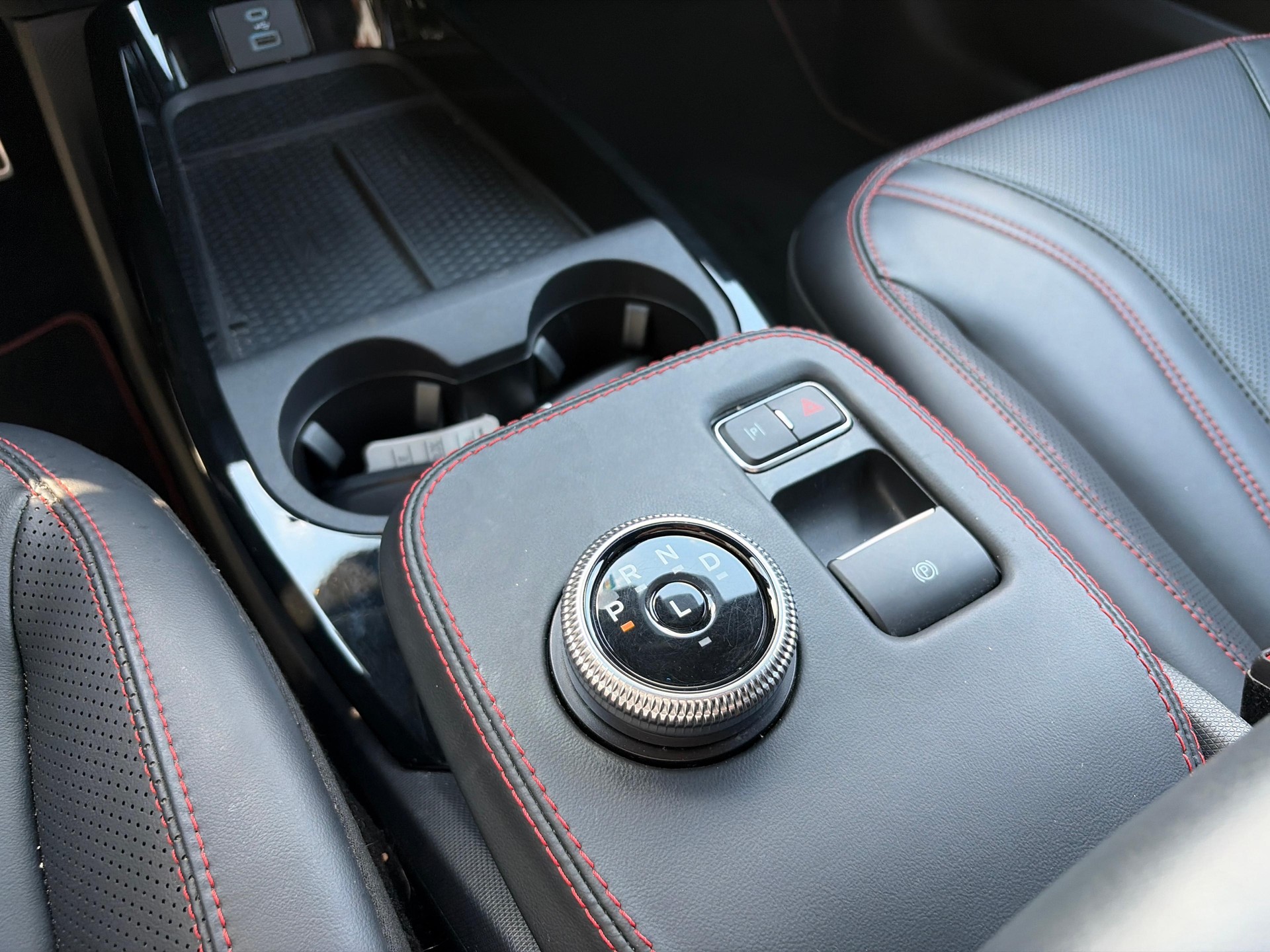 FORD Mustang Mach-E Standard AWD-image-19