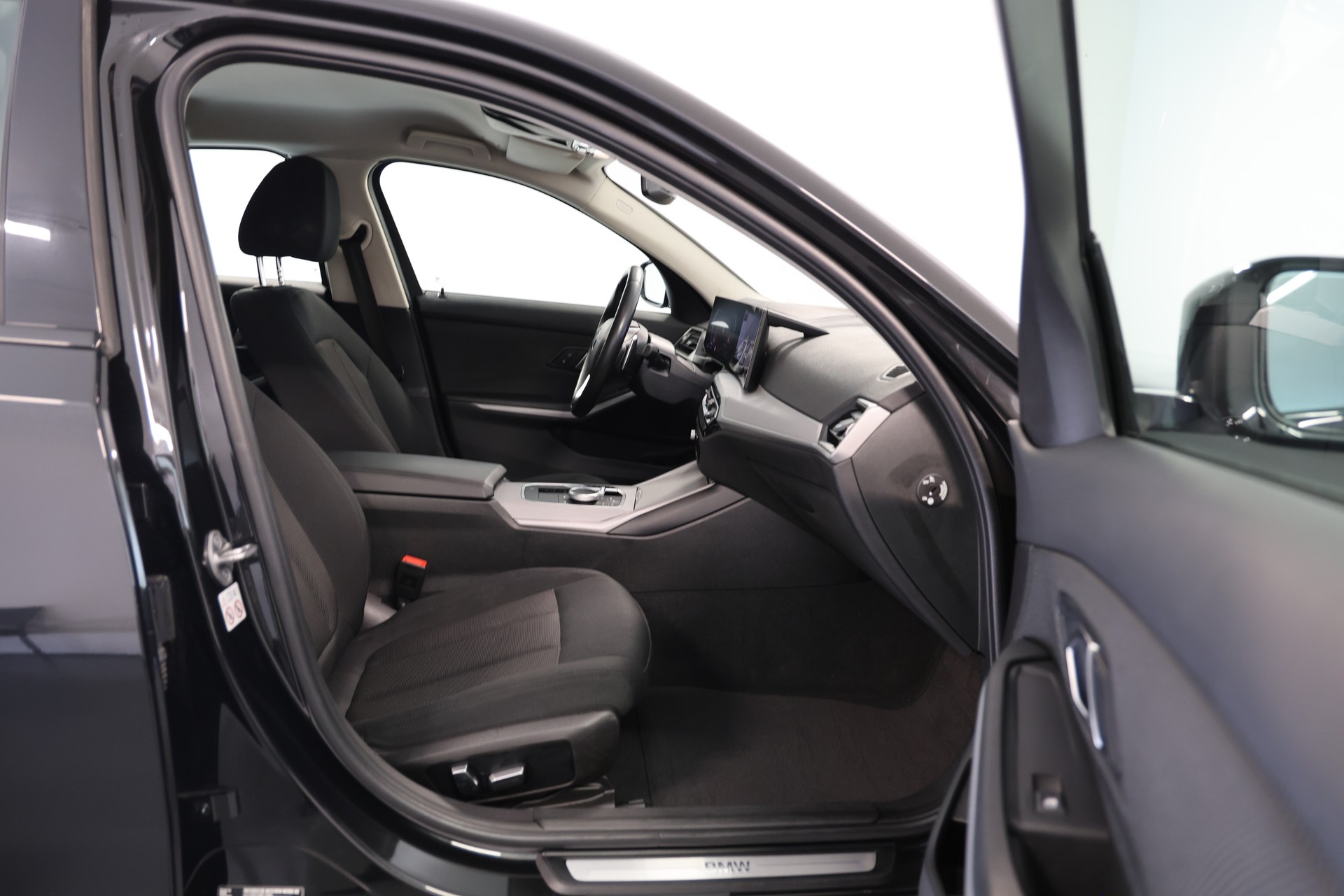 BMW 320i xDrive Steptronic-image-11