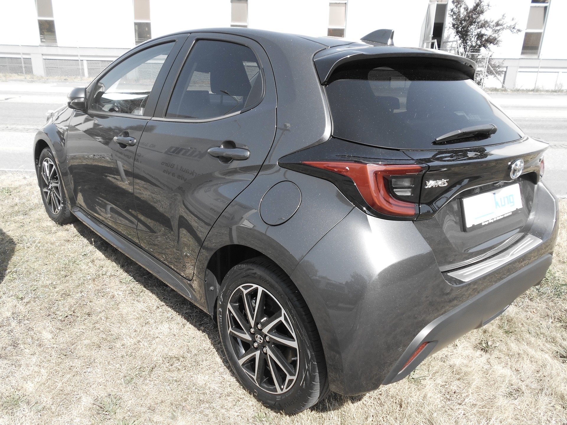 TOYOTA YARIS 1,5 VVT-i HSD Trend*ALUWINTERRAD-image-1