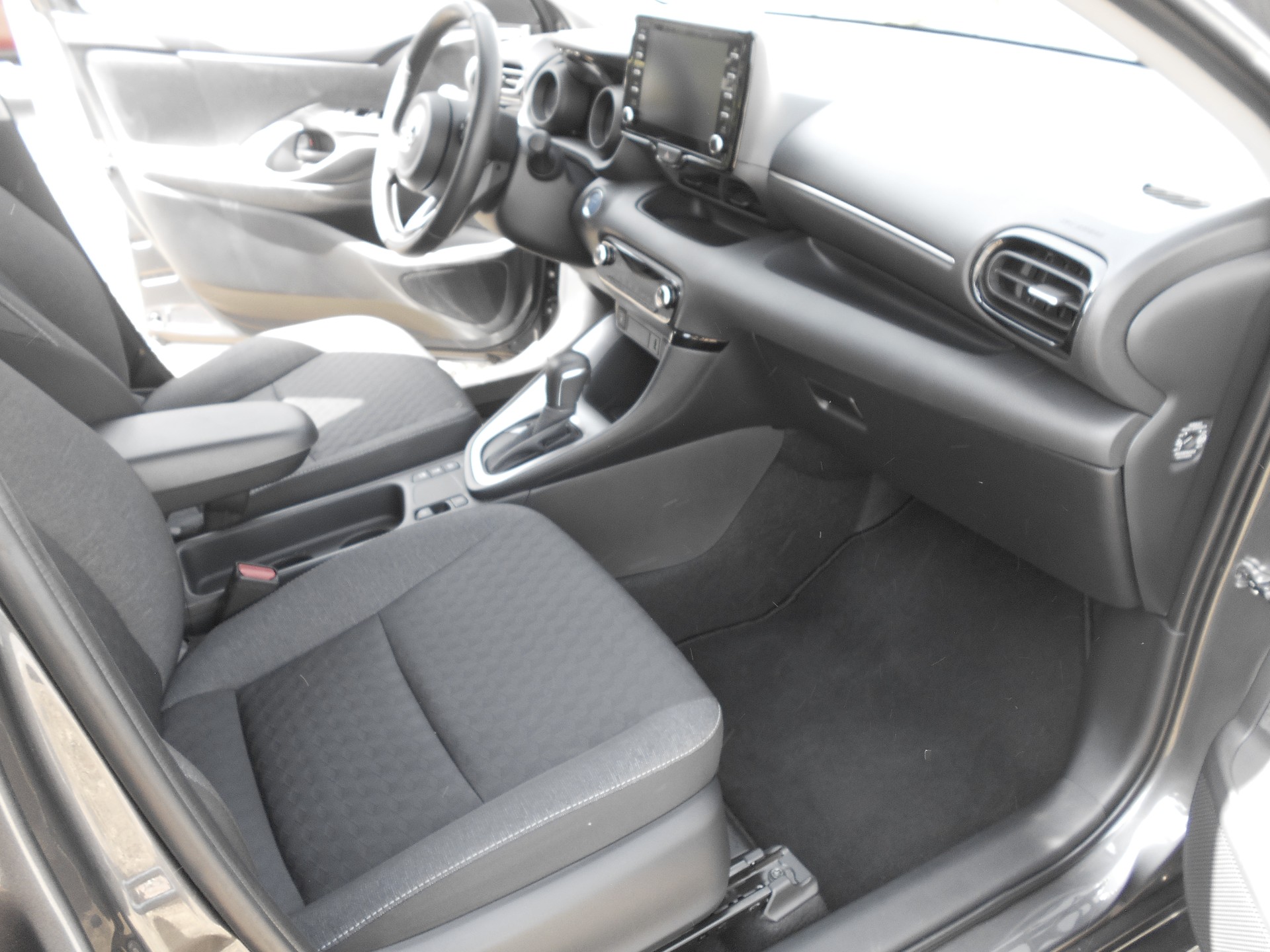 TOYOTA YARIS 1,5 VVT-i HSD Trend*ALUWINTERRAD-image-5
