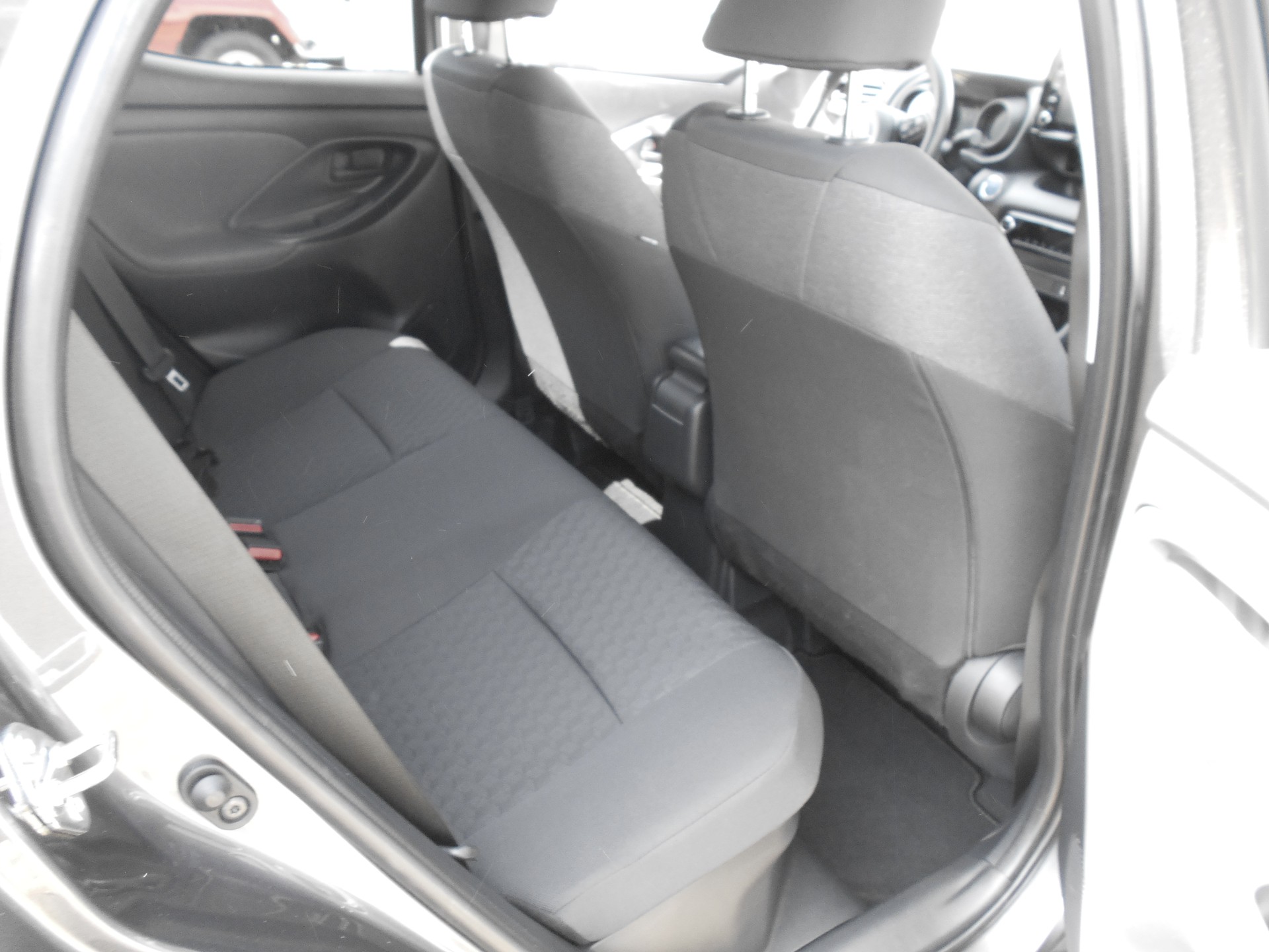 TOYOTA YARIS 1,5 VVT-i HSD Trend*ALUWINTERRAD-image-6