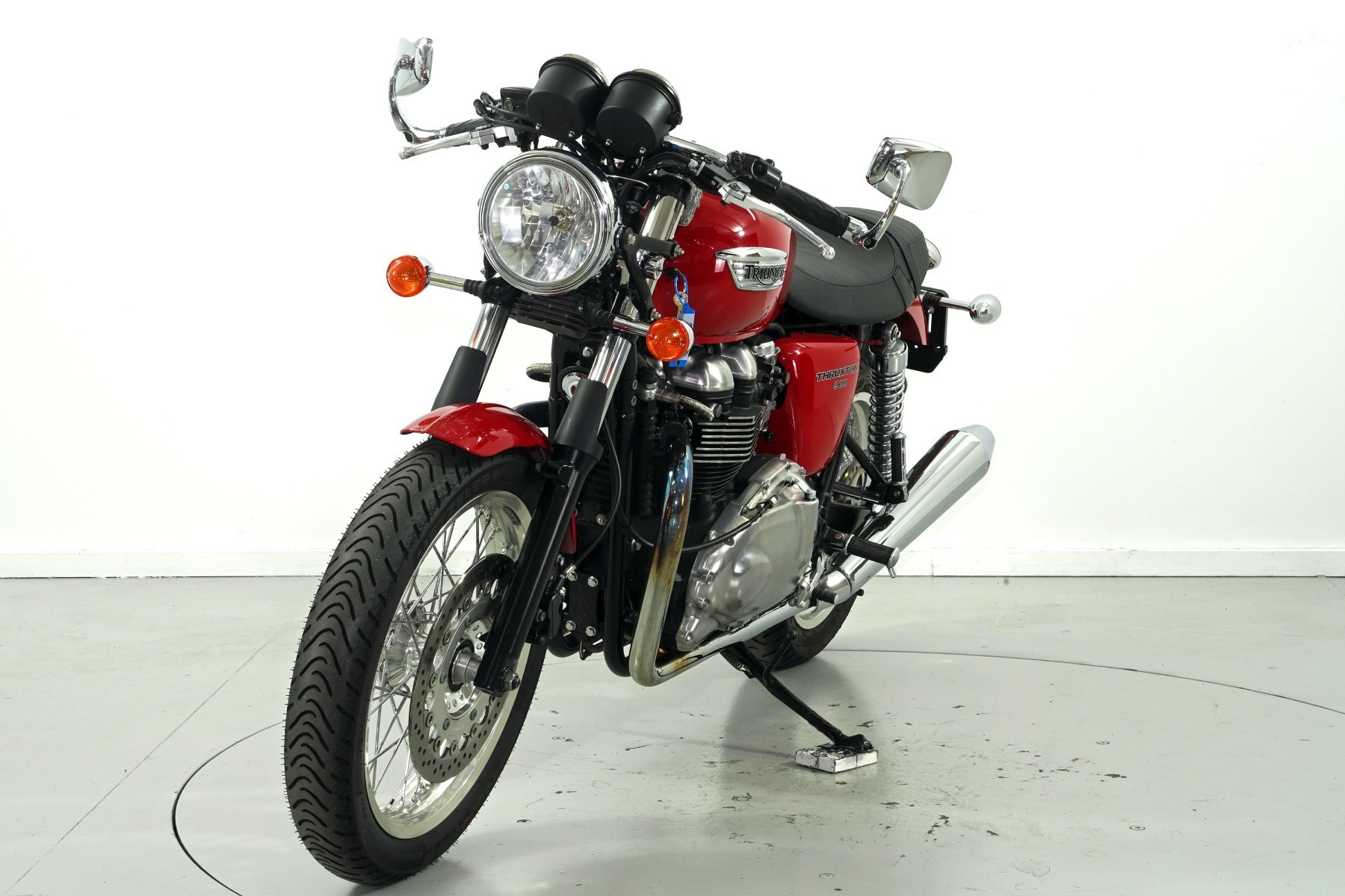 TRIUMPH Thruxton 900-image-2