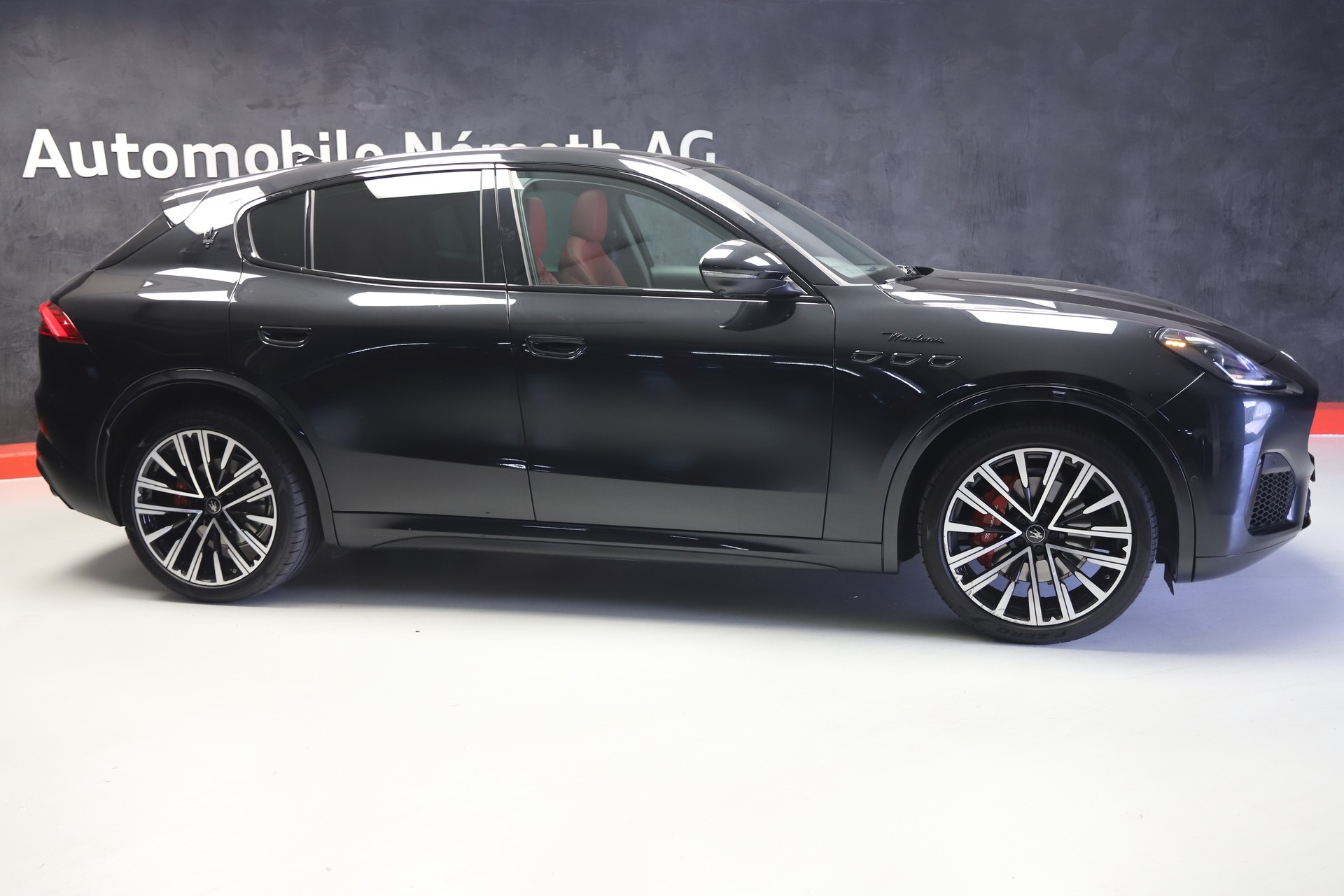 MASERATI Grecale 2.0 MHEV Modena Hybrid Automatica-showroom-element-1