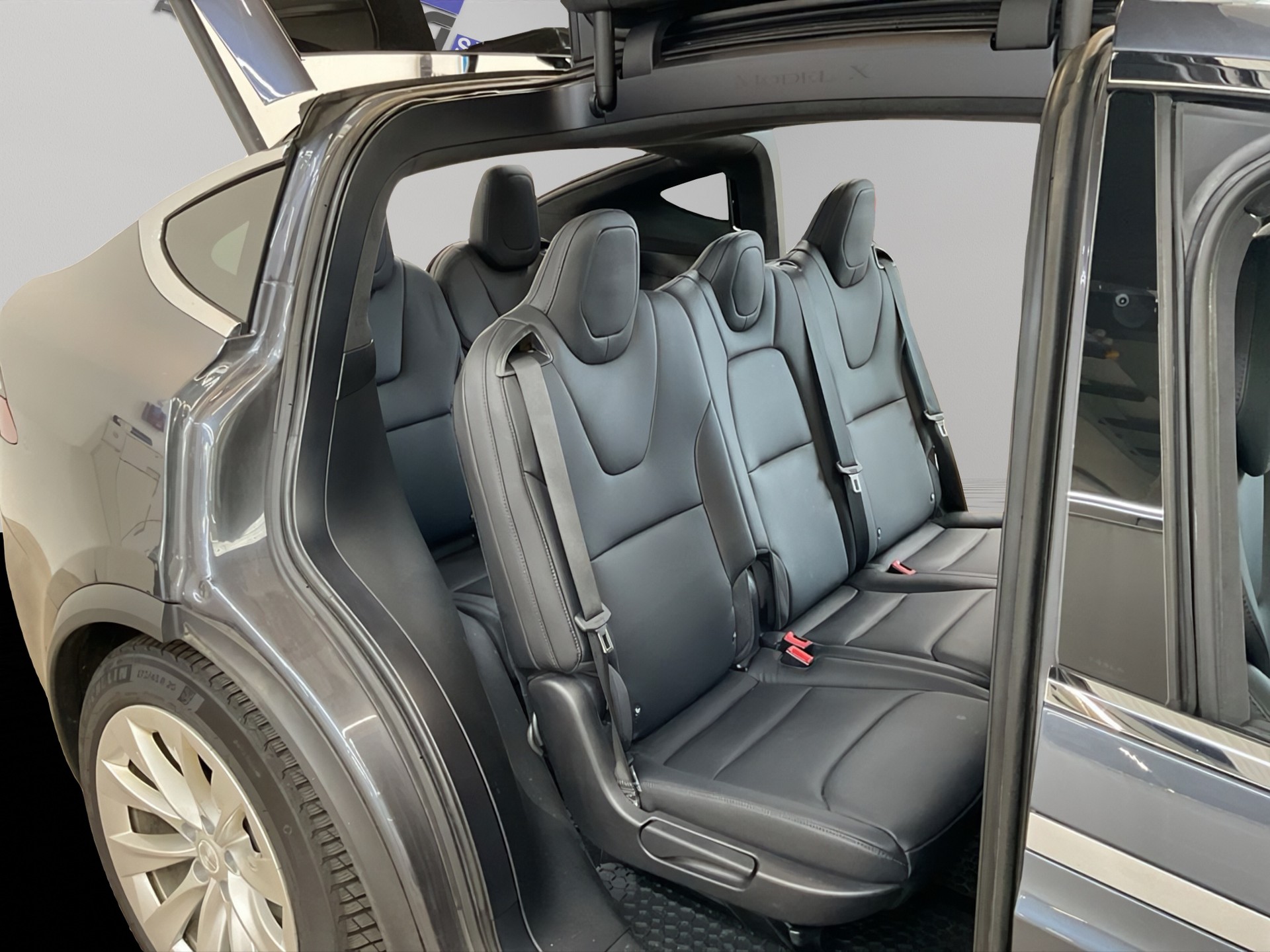 TESLA Model X 75 D-image-10