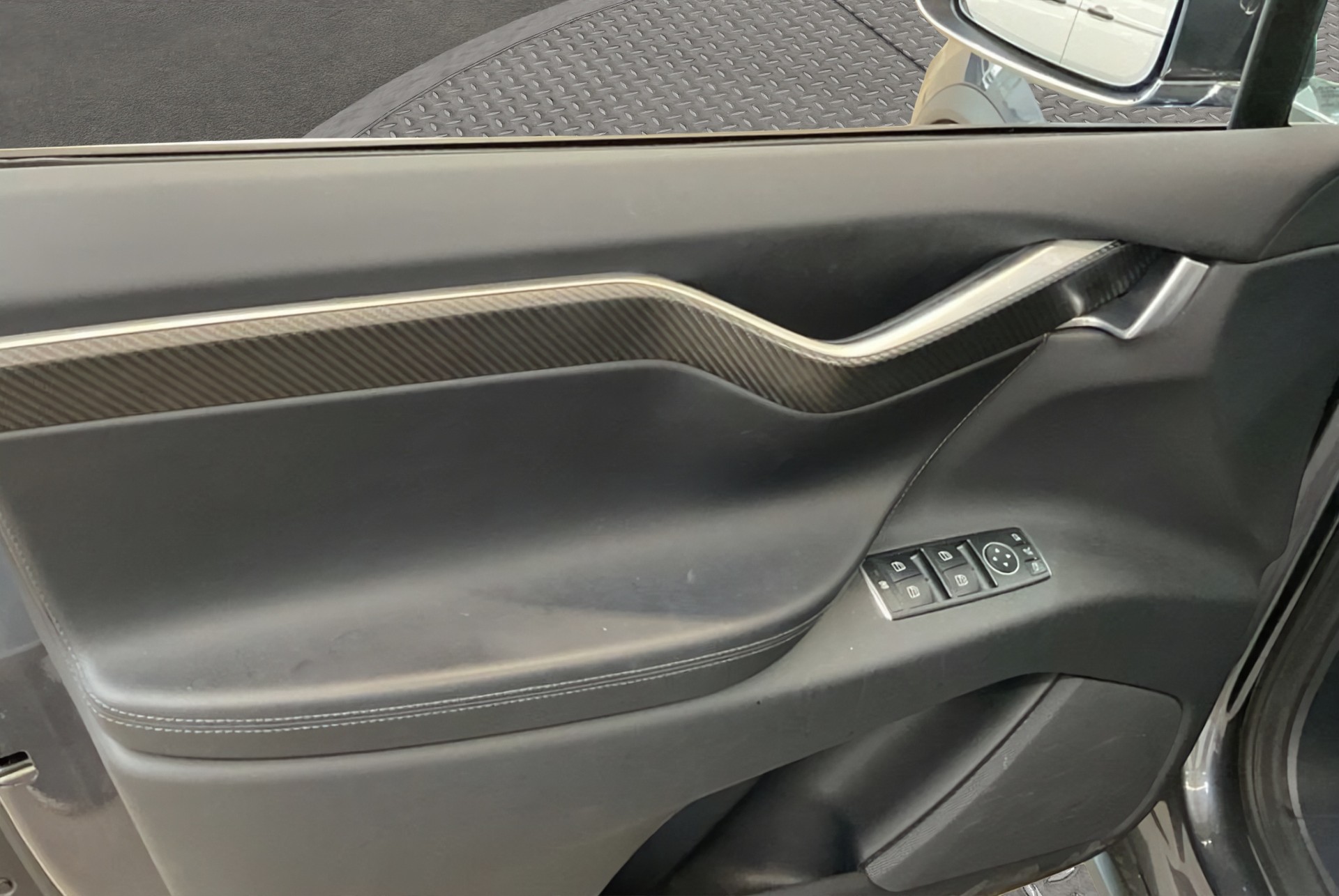 TESLA Model X 75 D-image-12