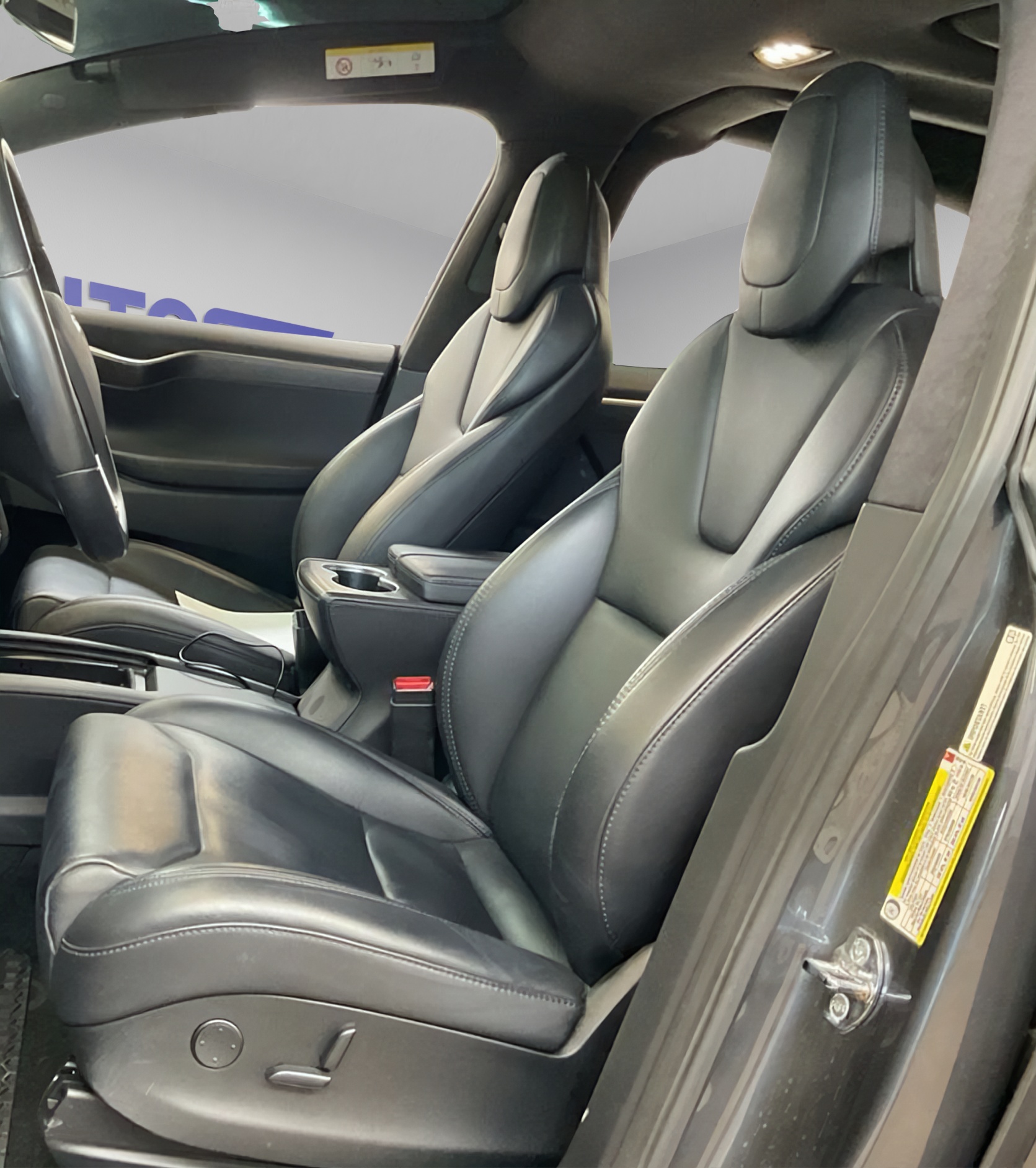 TESLA Model X 75 D-image-8
