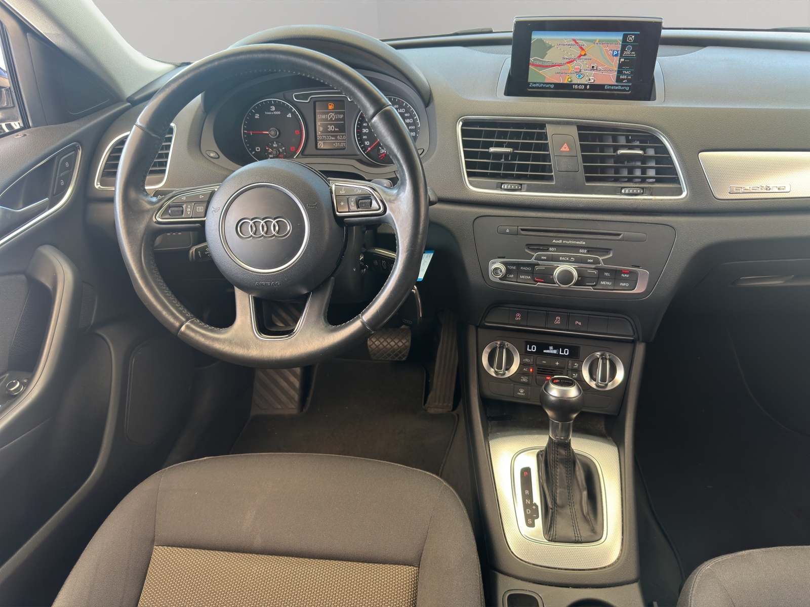 AUDI Q3 2.0 TDI quattro S-tronic-image-8