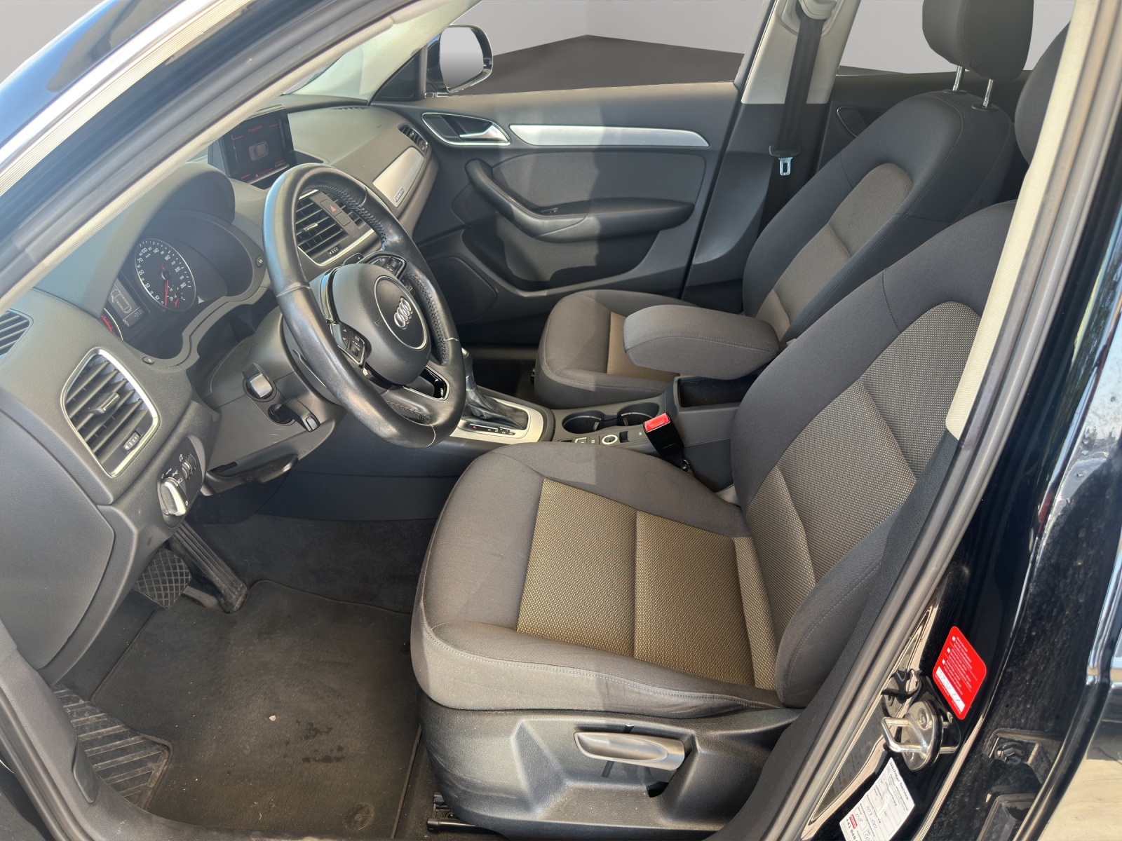 AUDI Q3 2.0 TDI quattro S-tronic-image-9